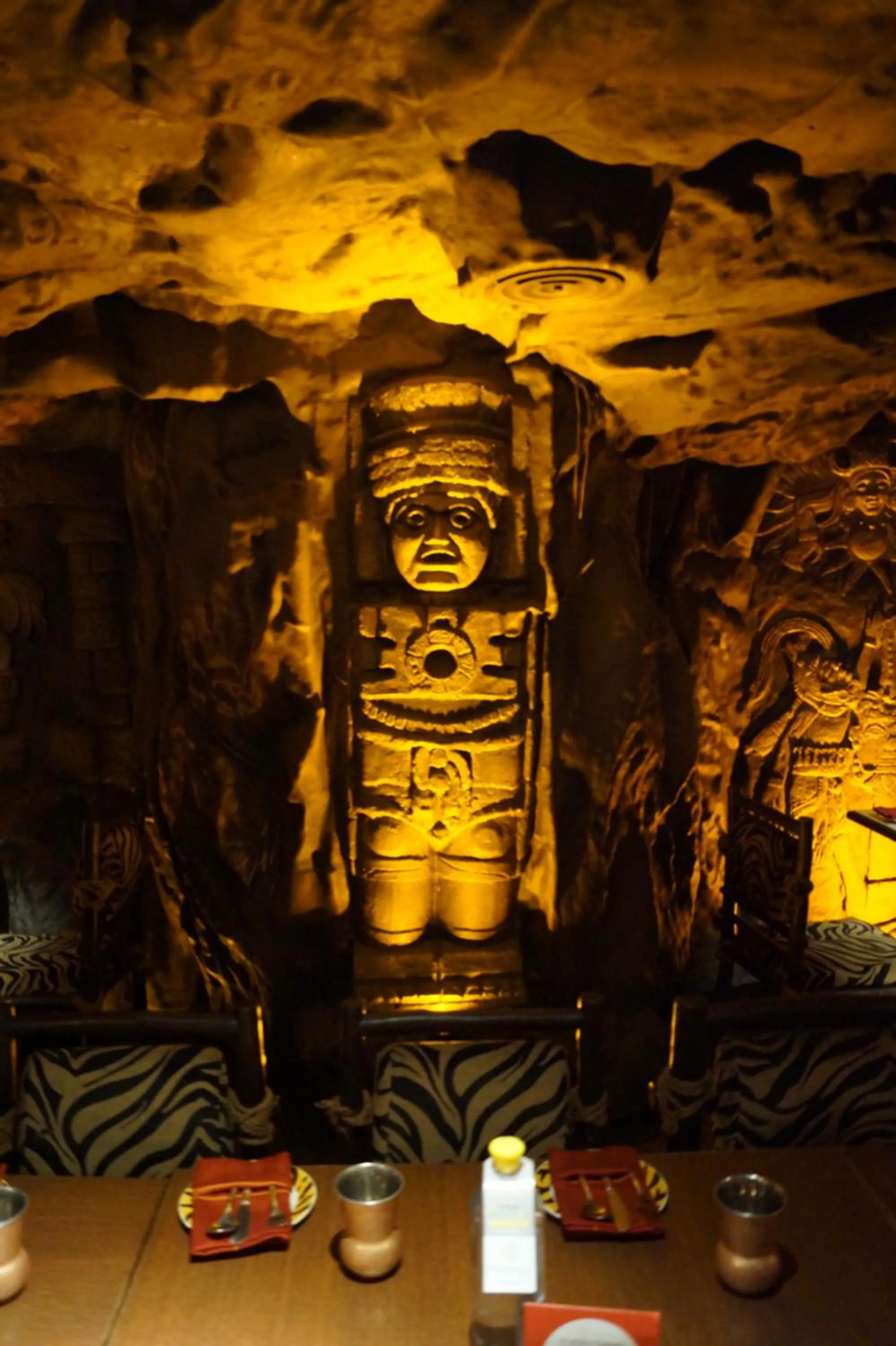 Restaurant/places to eat in The President Hotel