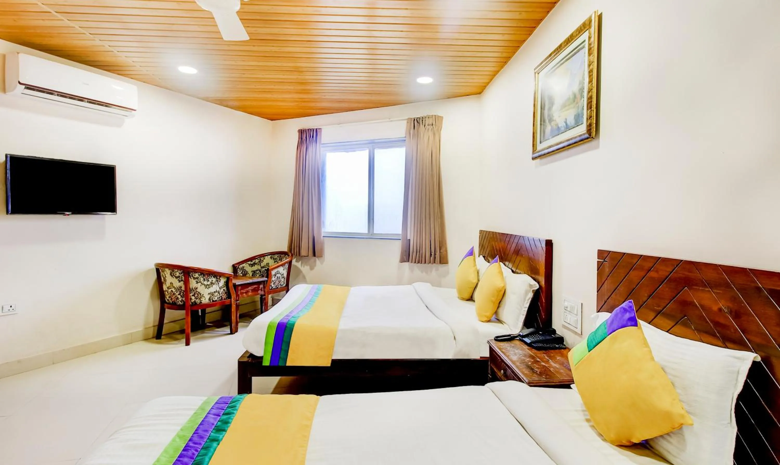 Bedroom, Bed in Itsy Hotels The New Hill Retreat, Near Mahabaleshwar State Transport Bus station