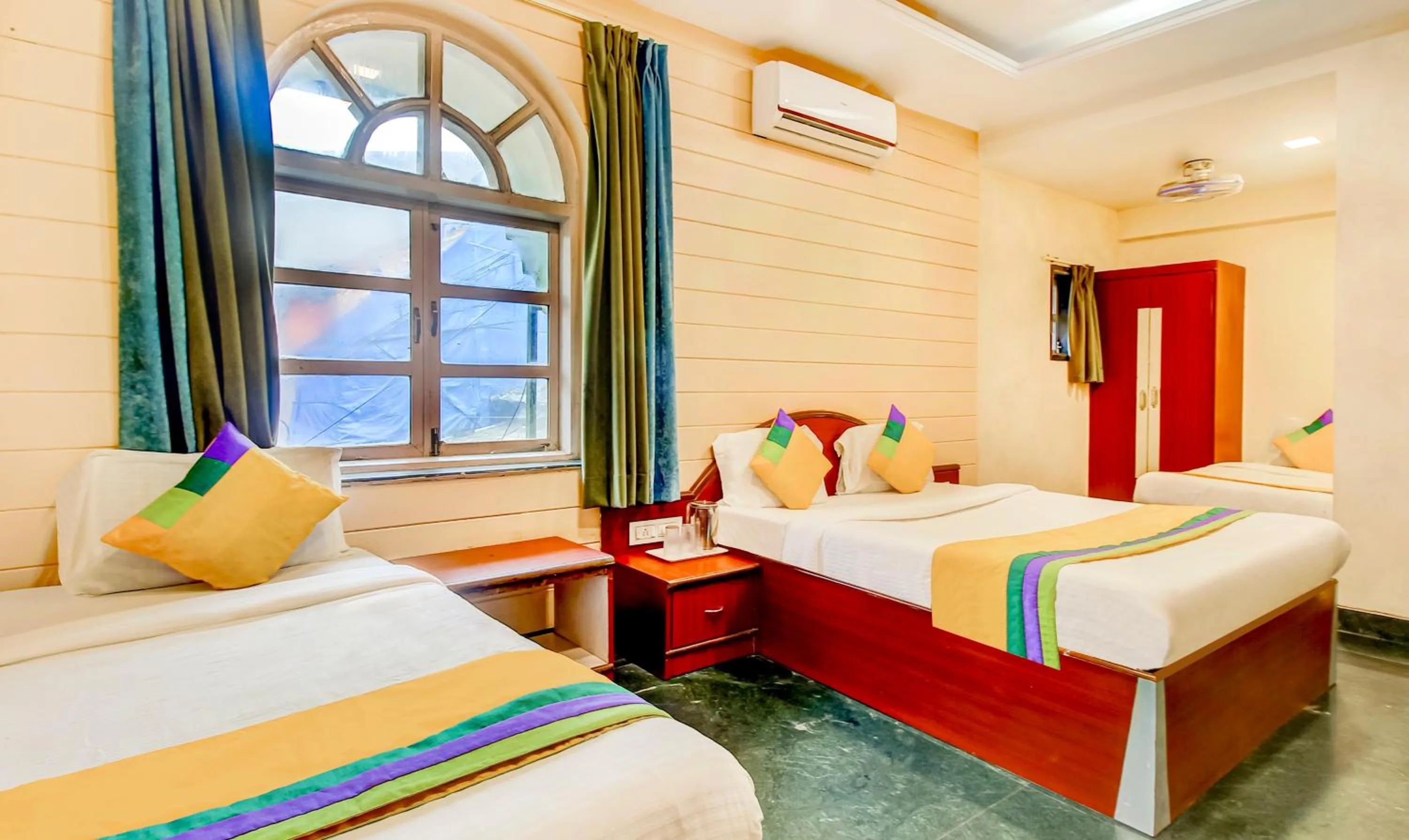 Bedroom, Bed in Itsy Hotels The New Hill Retreat, Near Mahabaleshwar State Transport Bus station