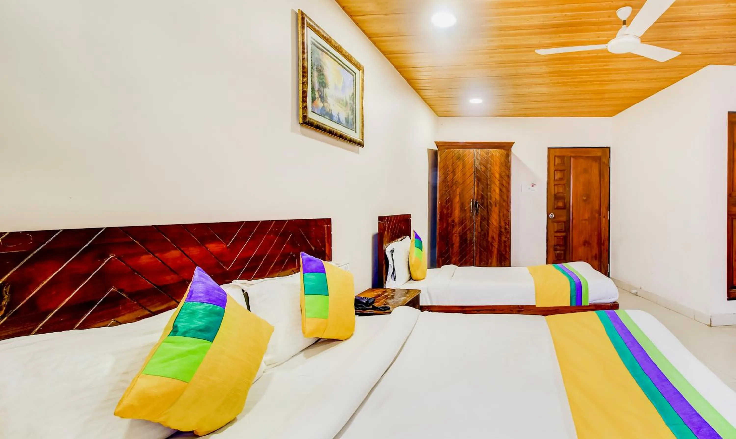 Bedroom, Bed in Itsy Hotels The New Hill Retreat, Near Mahabaleshwar State Transport Bus station