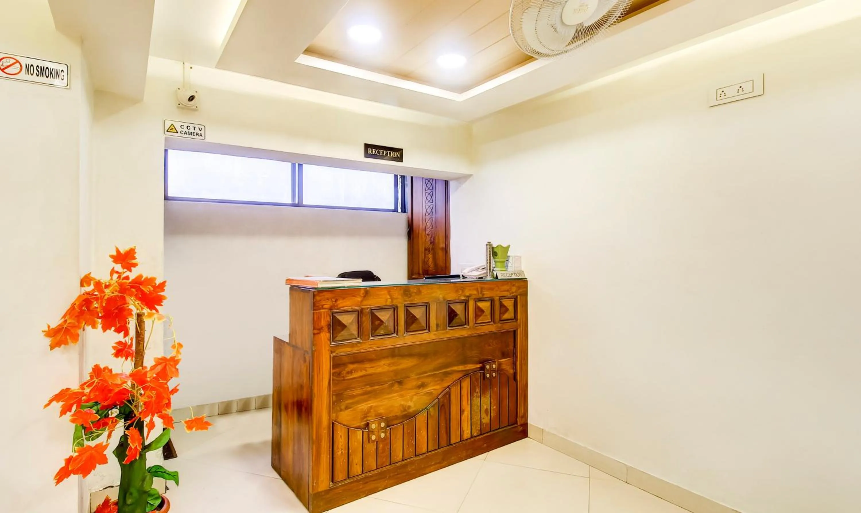 Lobby or reception in Itsy Hotels The New Hill Retreat, Near Mahabaleshwar State Transport Bus station