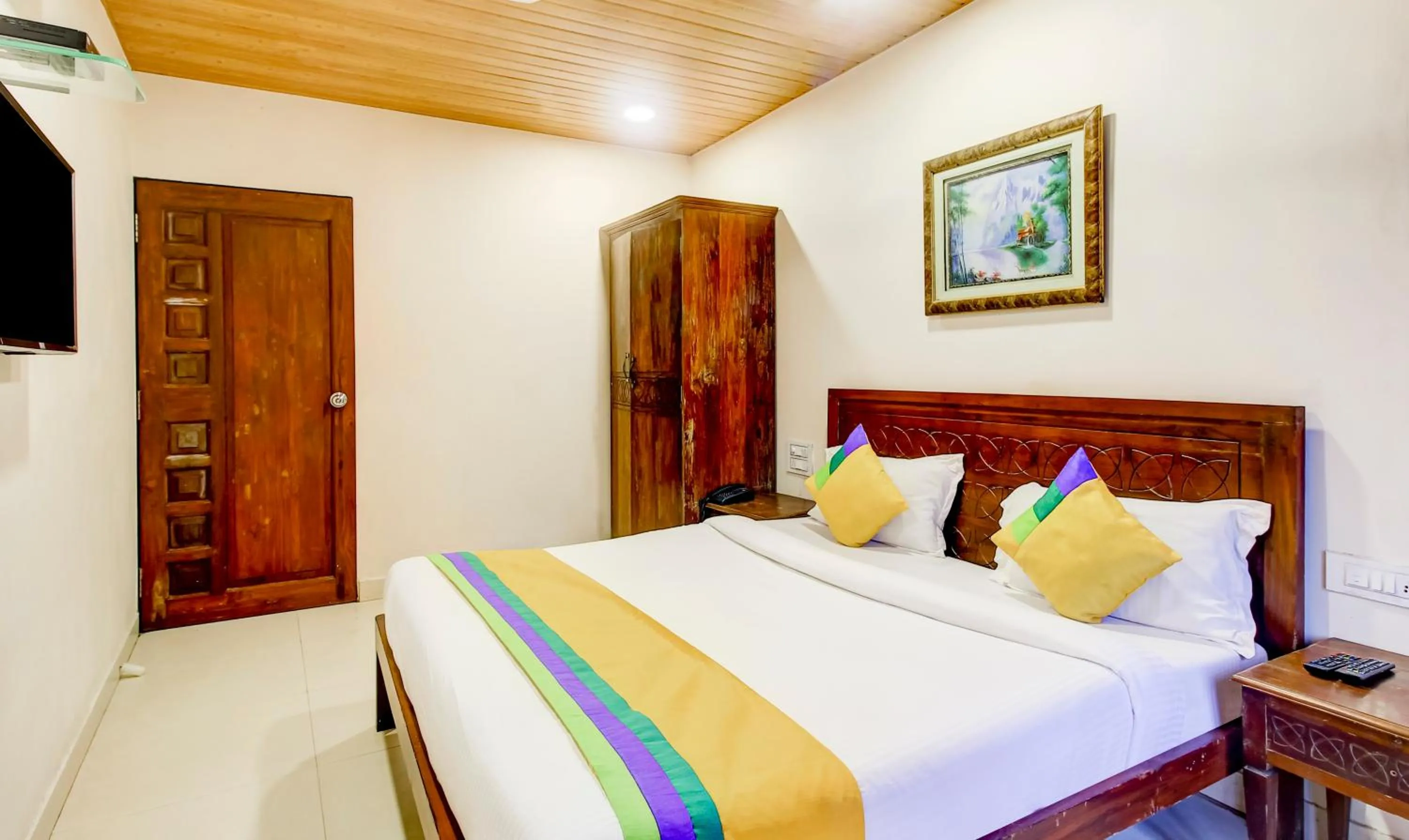 Bedroom, Bed in Itsy Hotels The New Hill Retreat, Near Mahabaleshwar State Transport Bus station