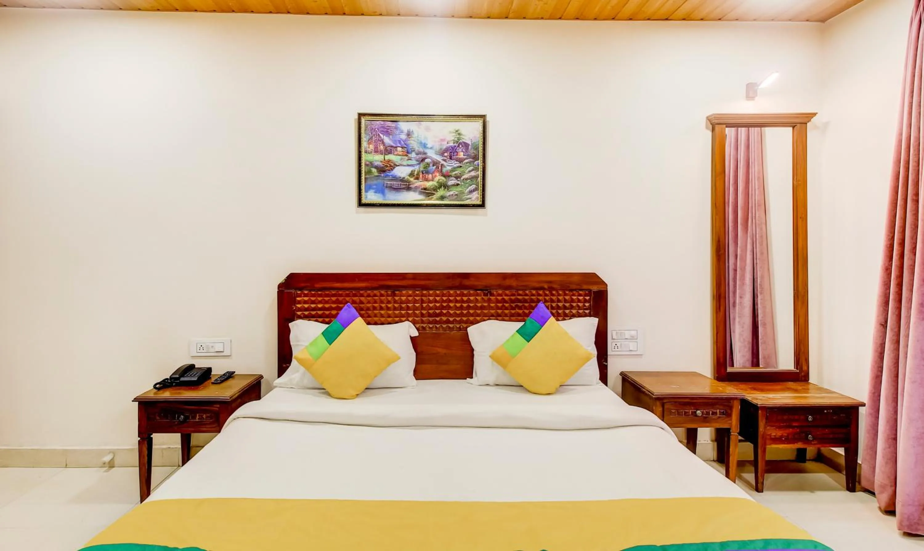 Bedroom, Bed in Itsy Hotels The New Hill Retreat, Near Mahabaleshwar State Transport Bus station