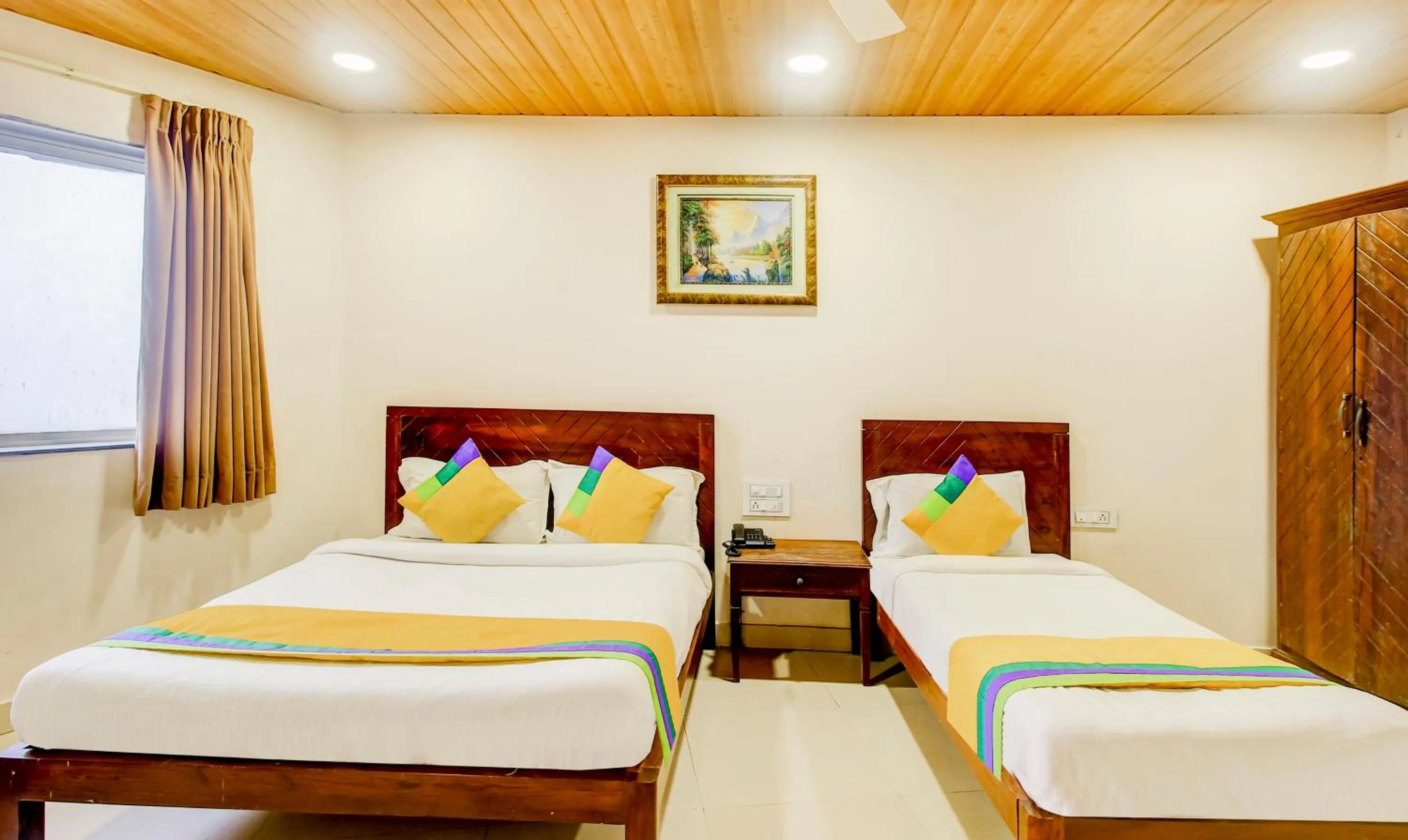 Bedroom, Bed in Itsy Hotels The New Hill Retreat, Near Mahabaleshwar State Transport Bus station