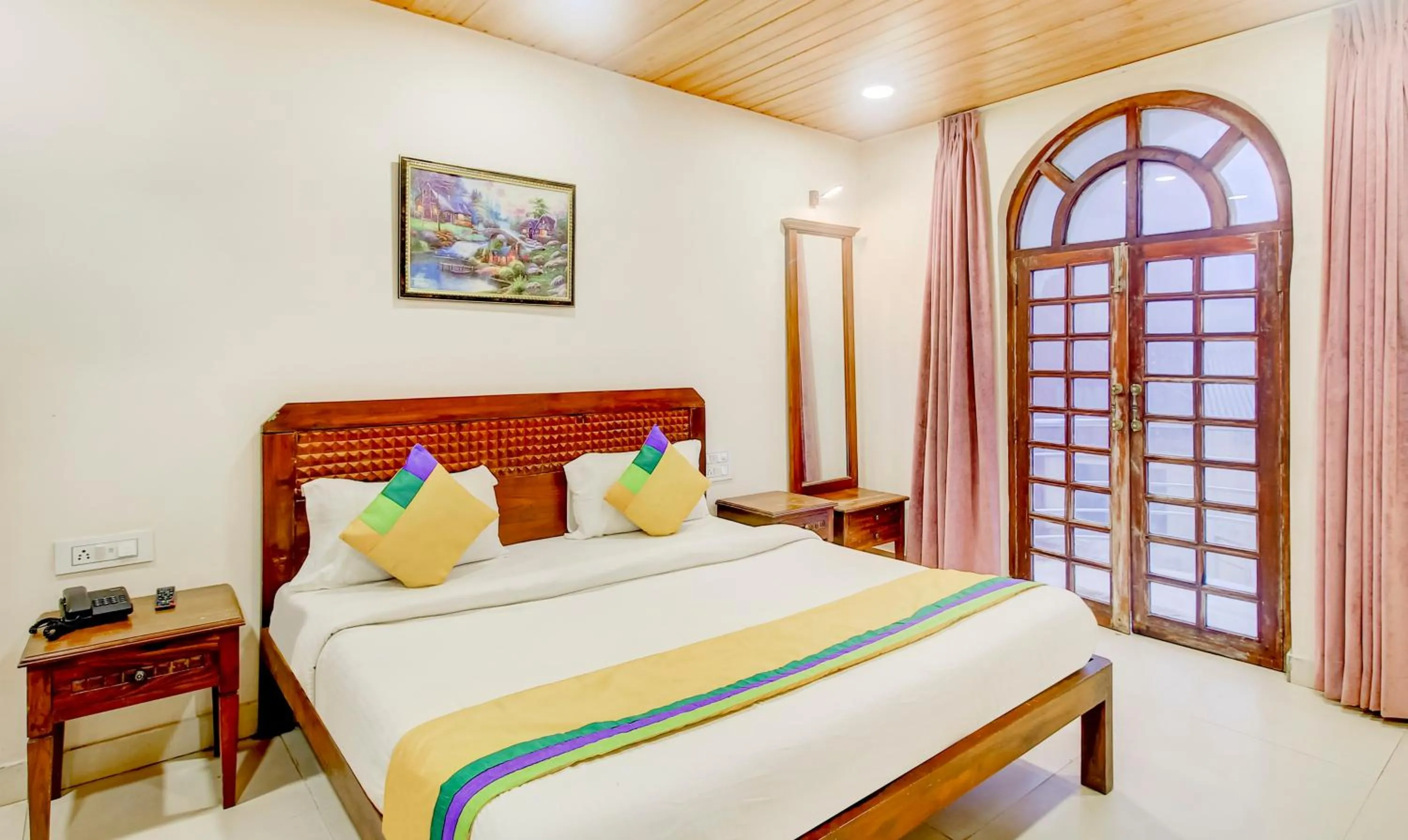 Bedroom, Bed in Itsy Hotels The New Hill Retreat, Near Mahabaleshwar State Transport Bus station