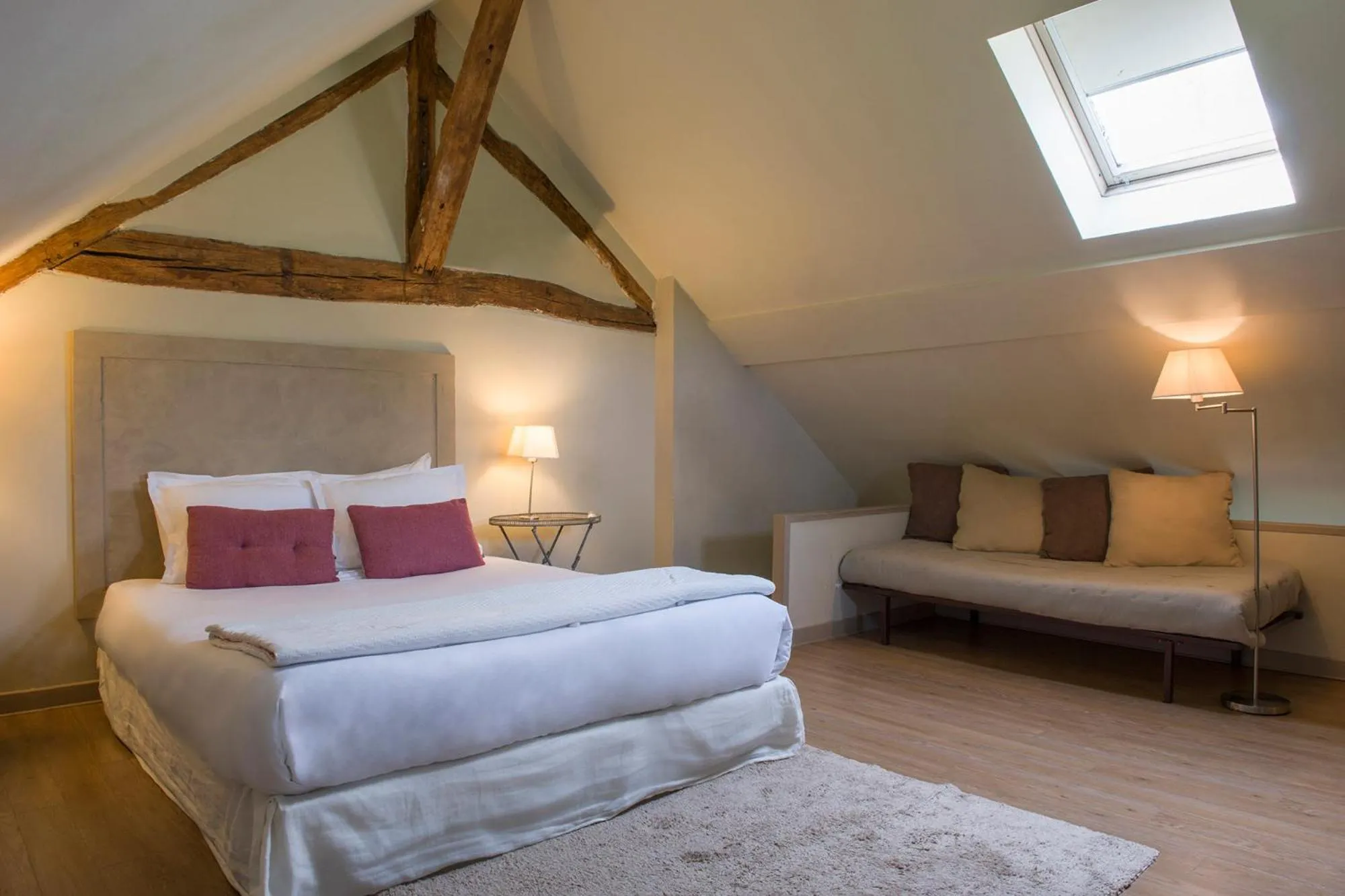 Bed in Domaine de Bellevue, The Originals Relais