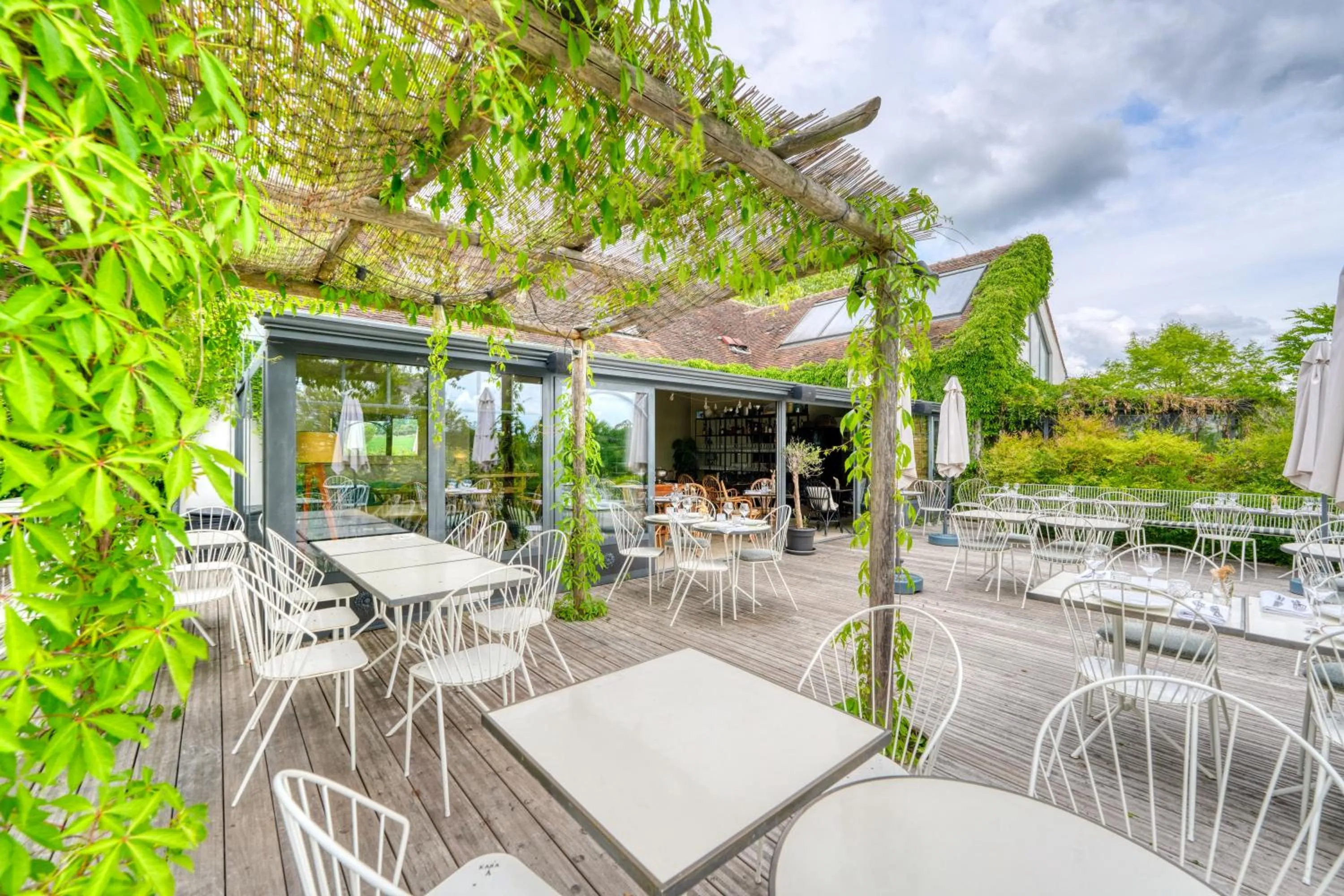 Patio in Domaine de Bellevue - Restaurant & Spa
