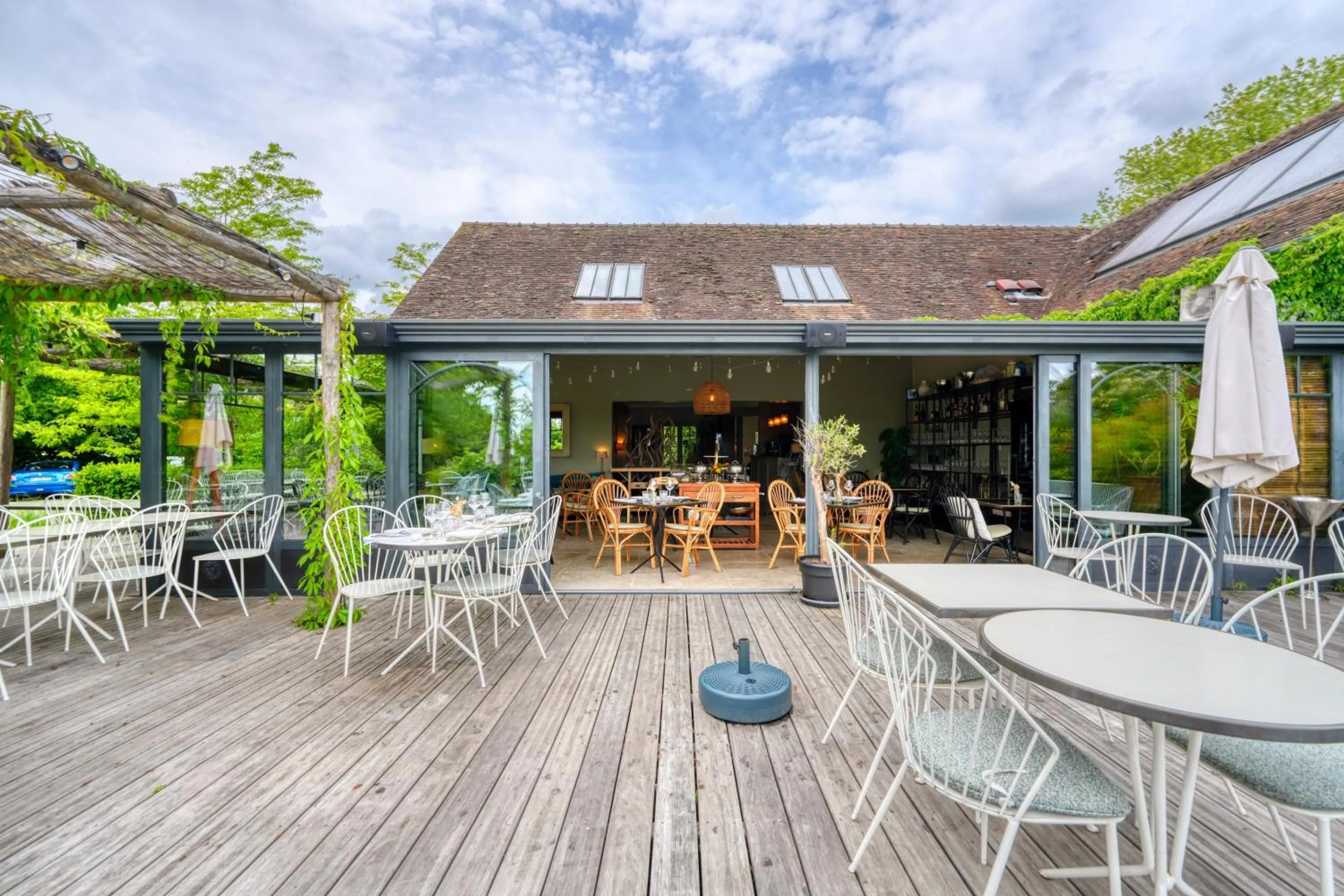 Patio in Domaine de Bellevue - Restaurant & Spa