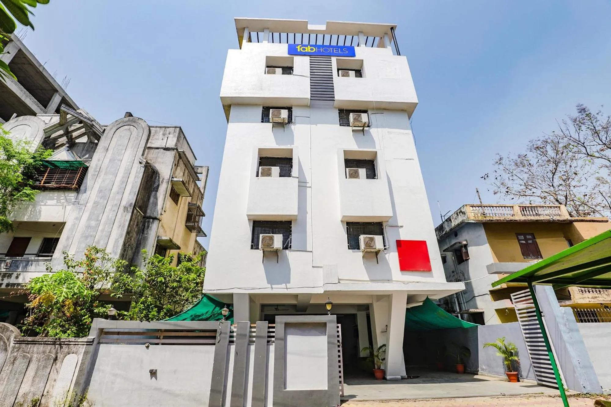 Property building in Via Osca Inn