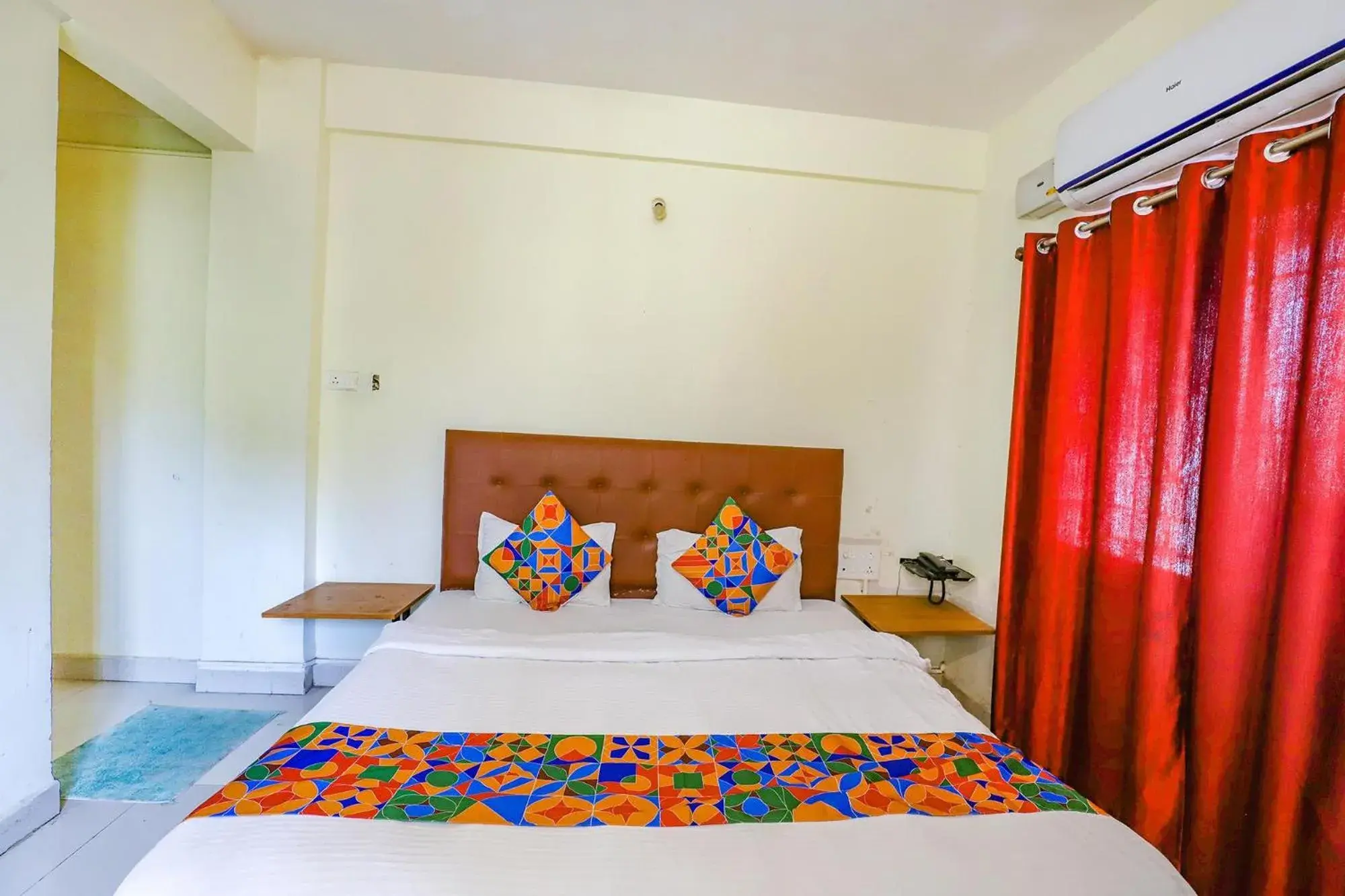 Deluxe Room - single occupancy in Via Osca Inn Deluxe Room - single occupancy in Via Osca Inn