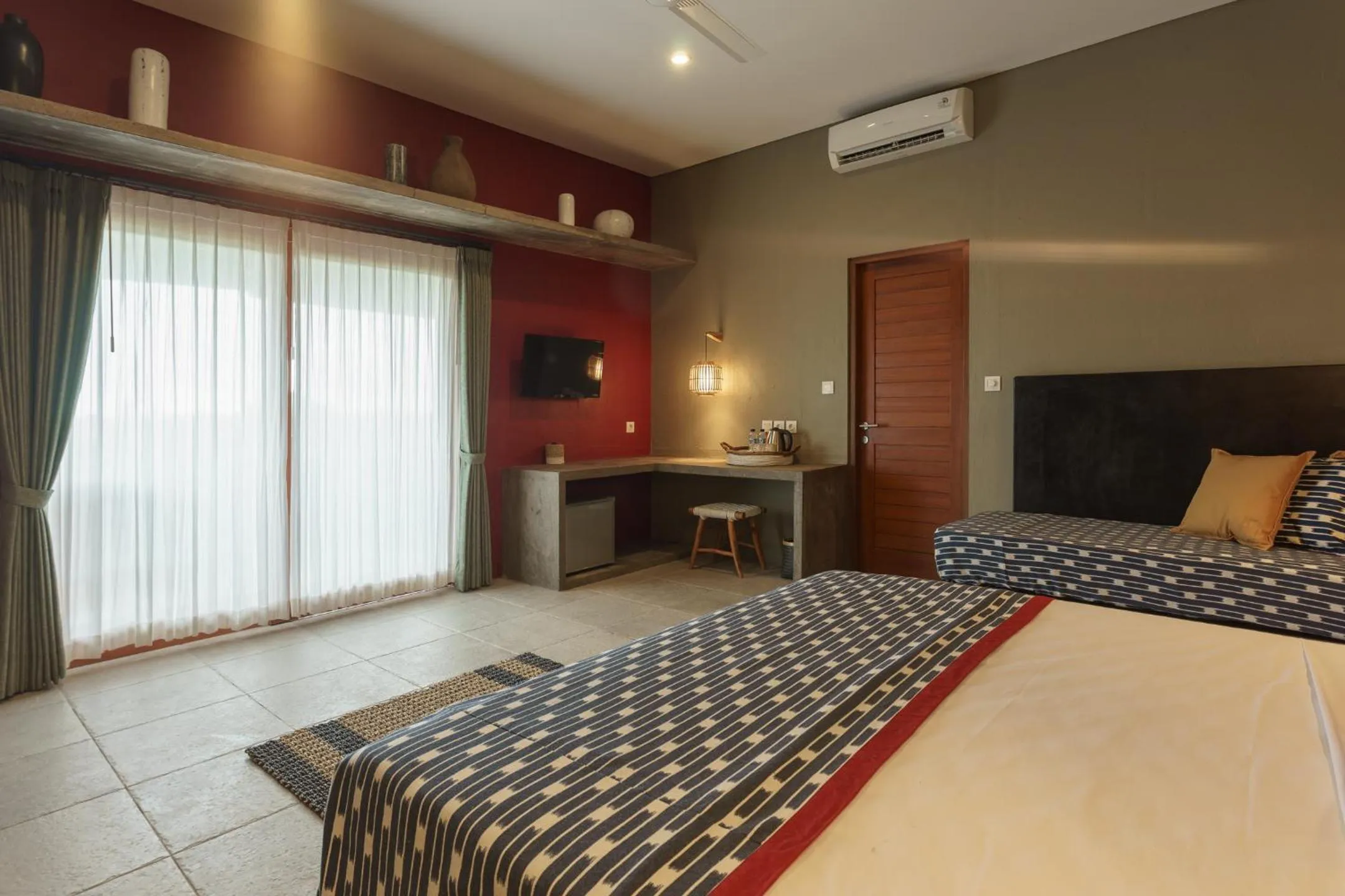 Photo of the whole room, Bed in Wasabi