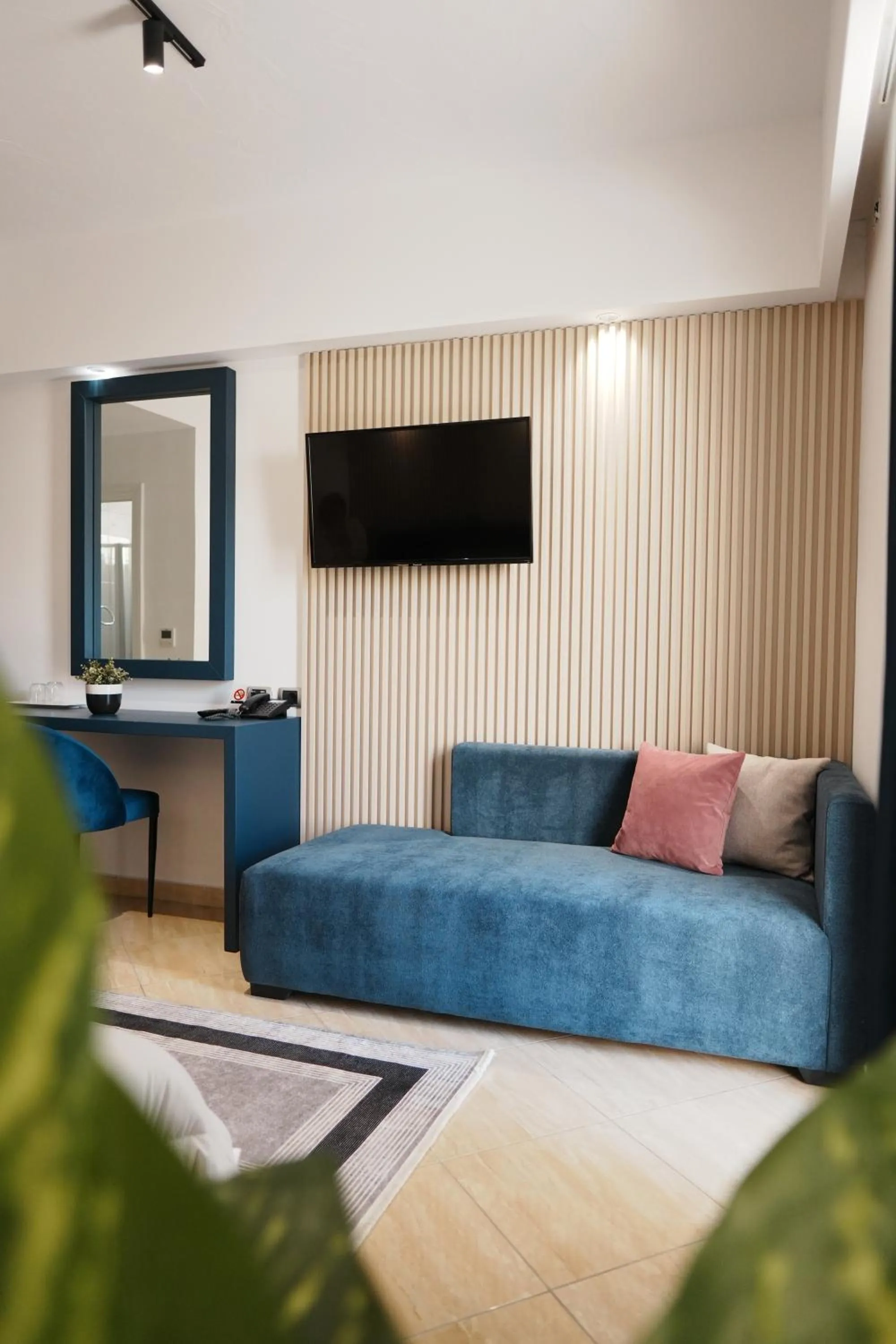 Communal lounge/ TV room in Hotel Blue Sky