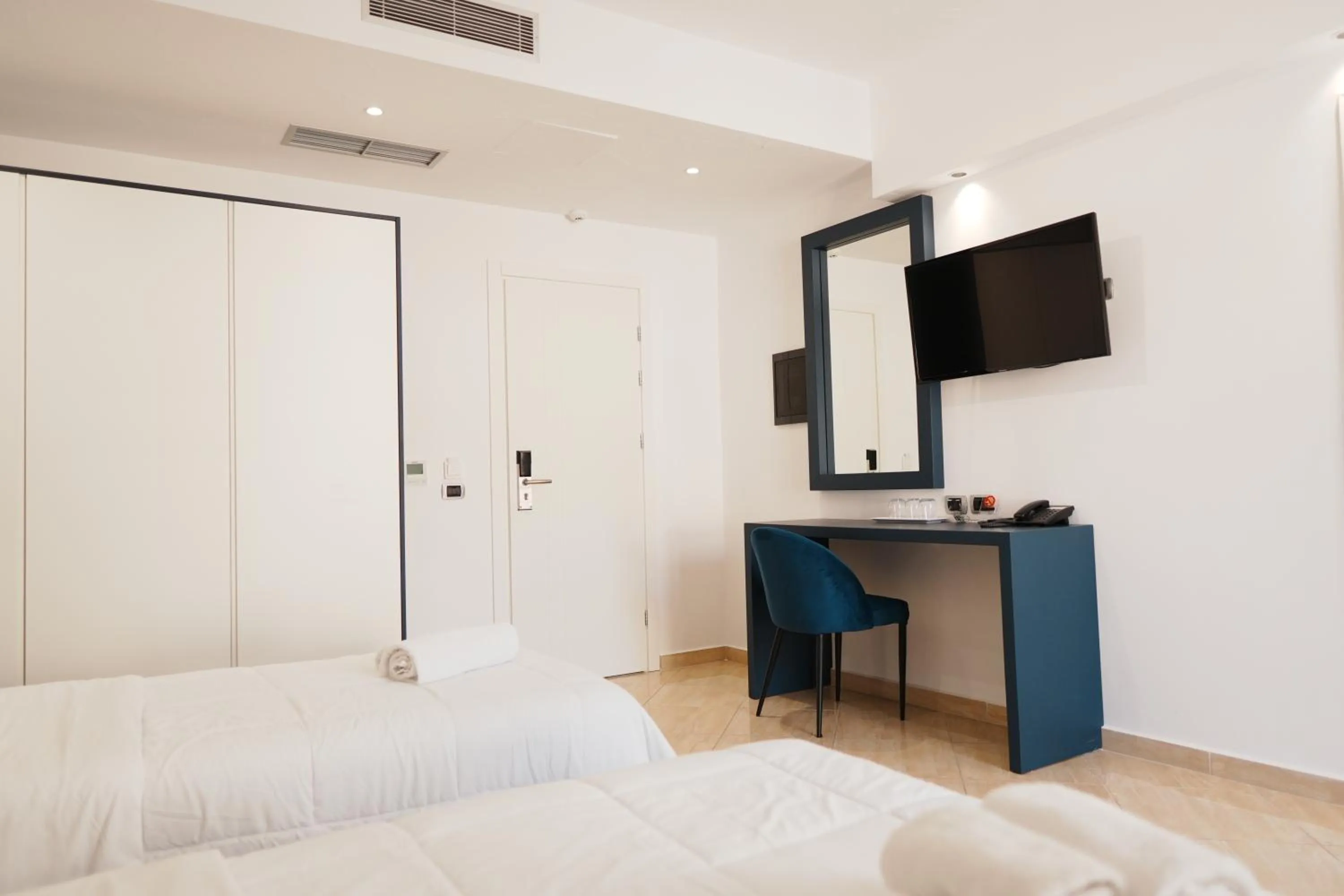 Communal lounge/ TV room in Hotel Blue Sky