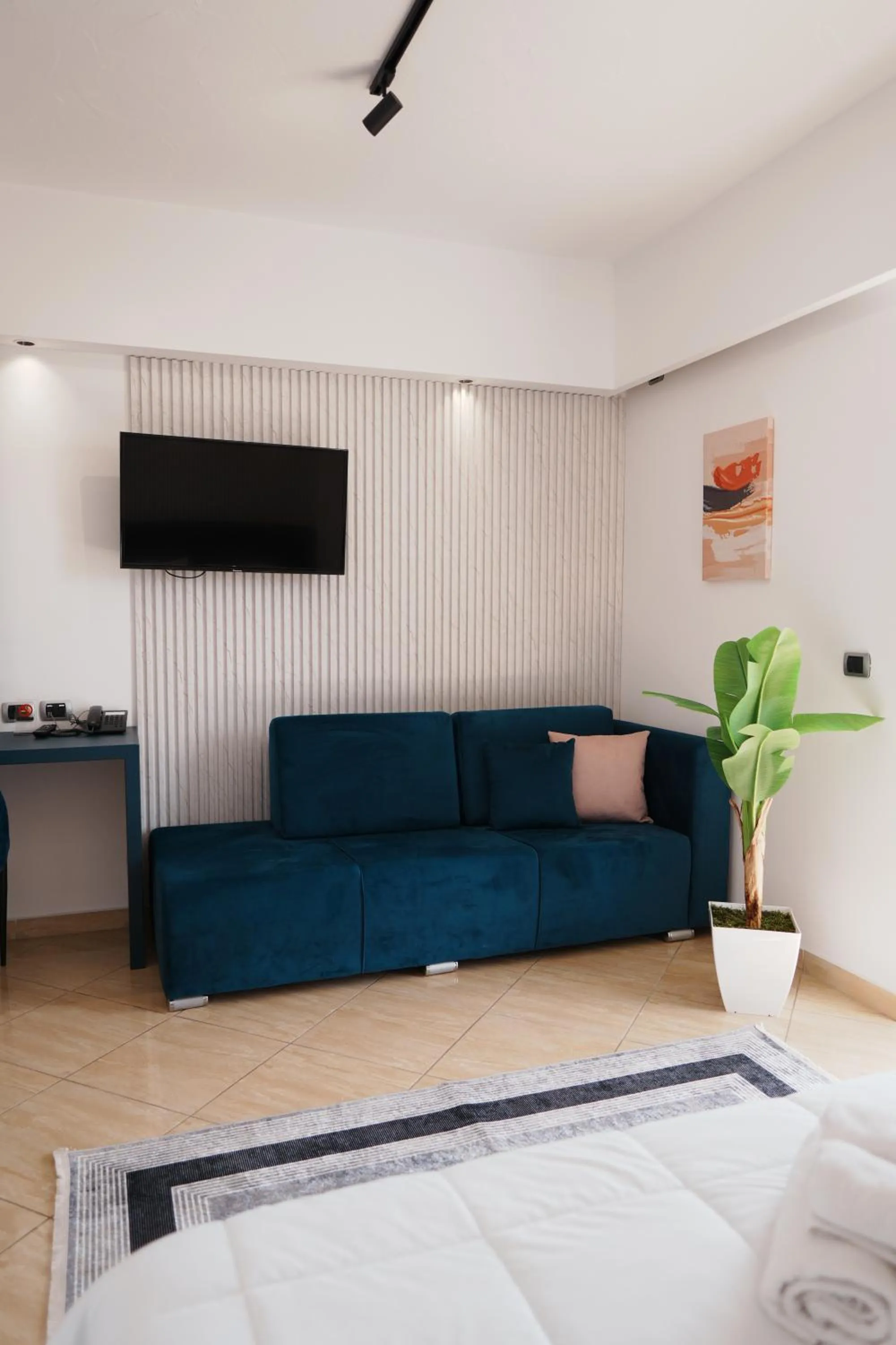 Communal lounge/ TV room in Hotel Blue Sky