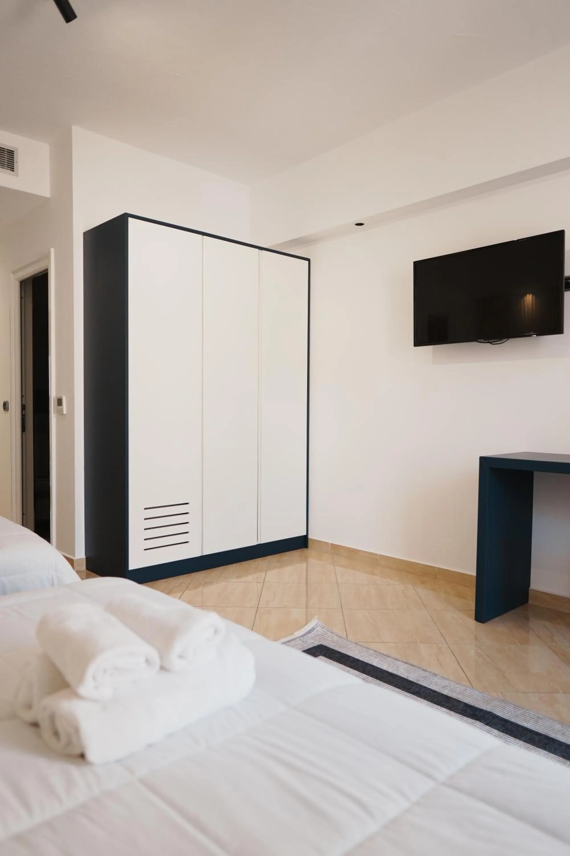 Communal lounge/ TV room in Hotel Blue Sky