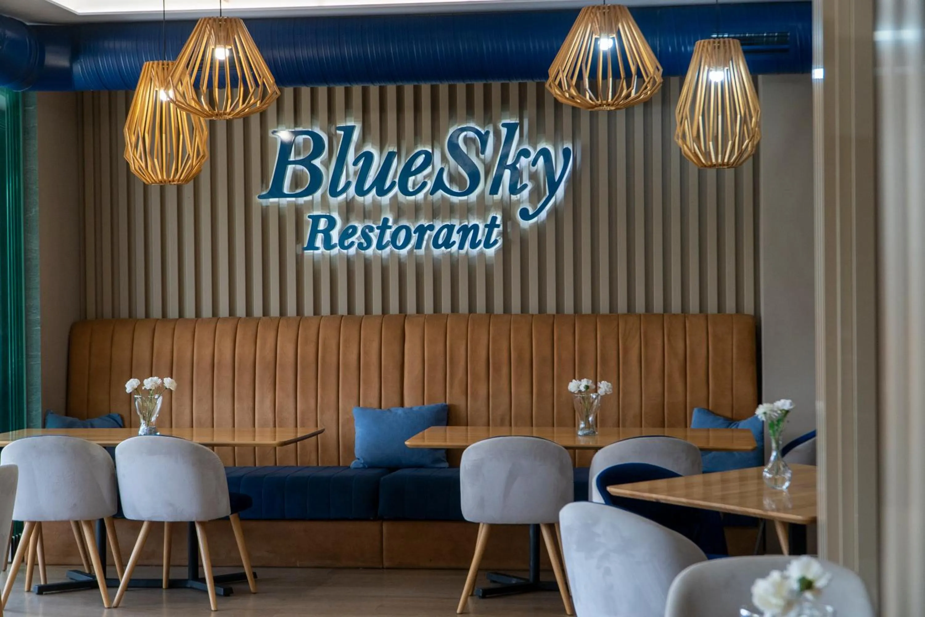 Restaurant/places to eat in Hotel Blue Sky