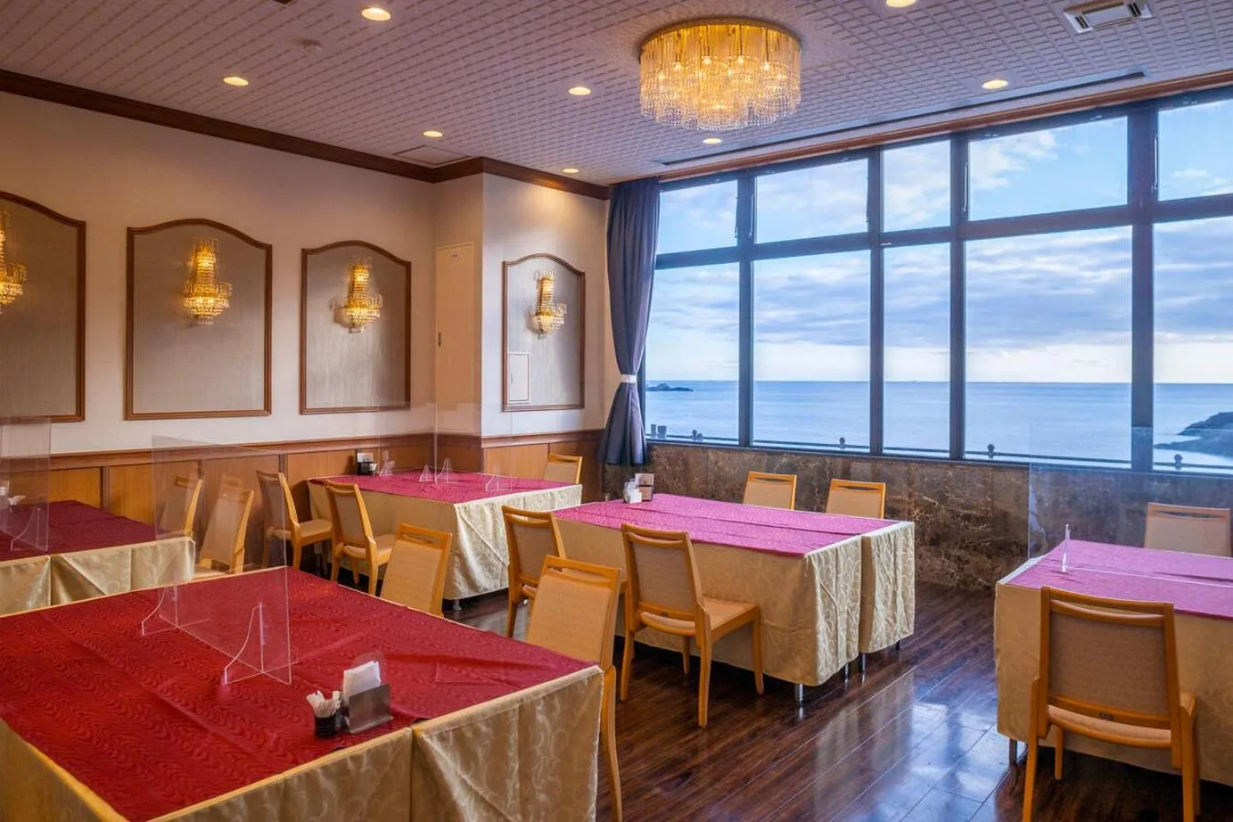 Restaurant/places to eat in Hotel Nami