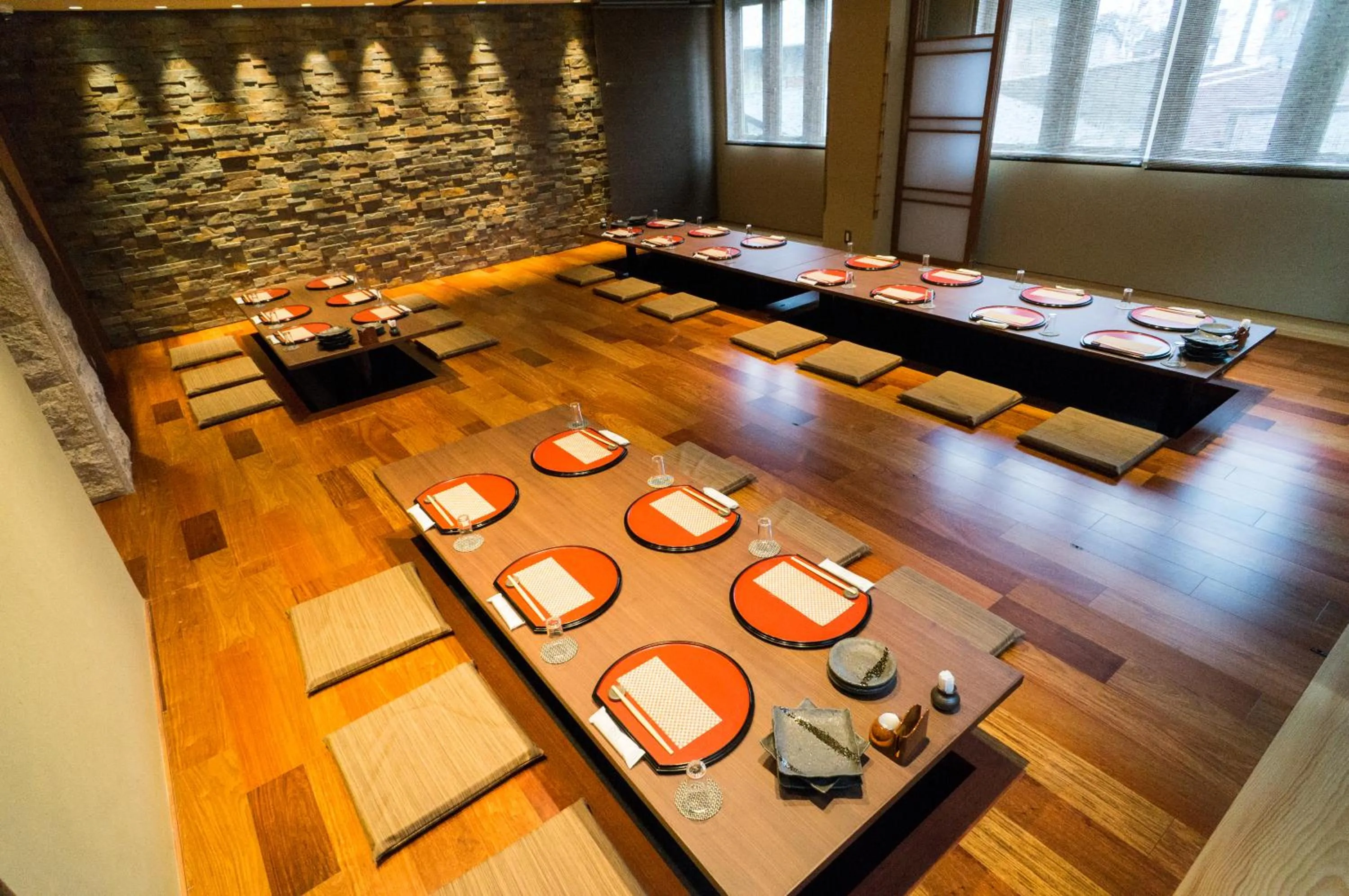 Restaurant/places to eat in Hotel New Palace