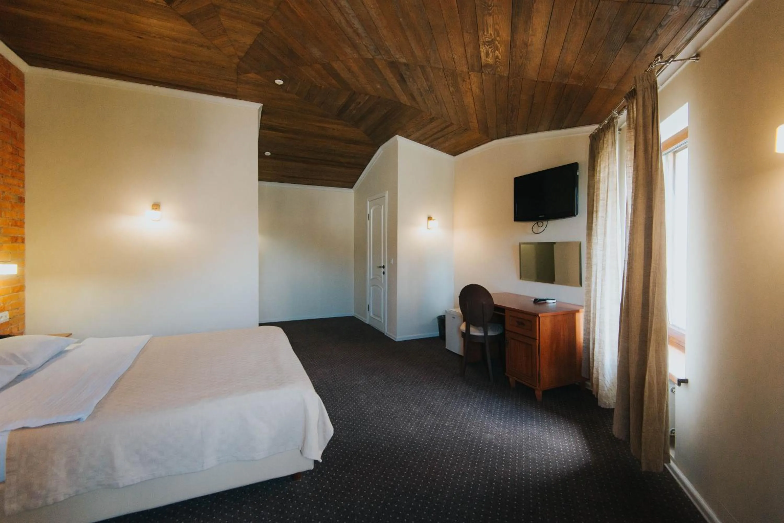 Photo of the whole room, Bed in Geneva Park Hotel