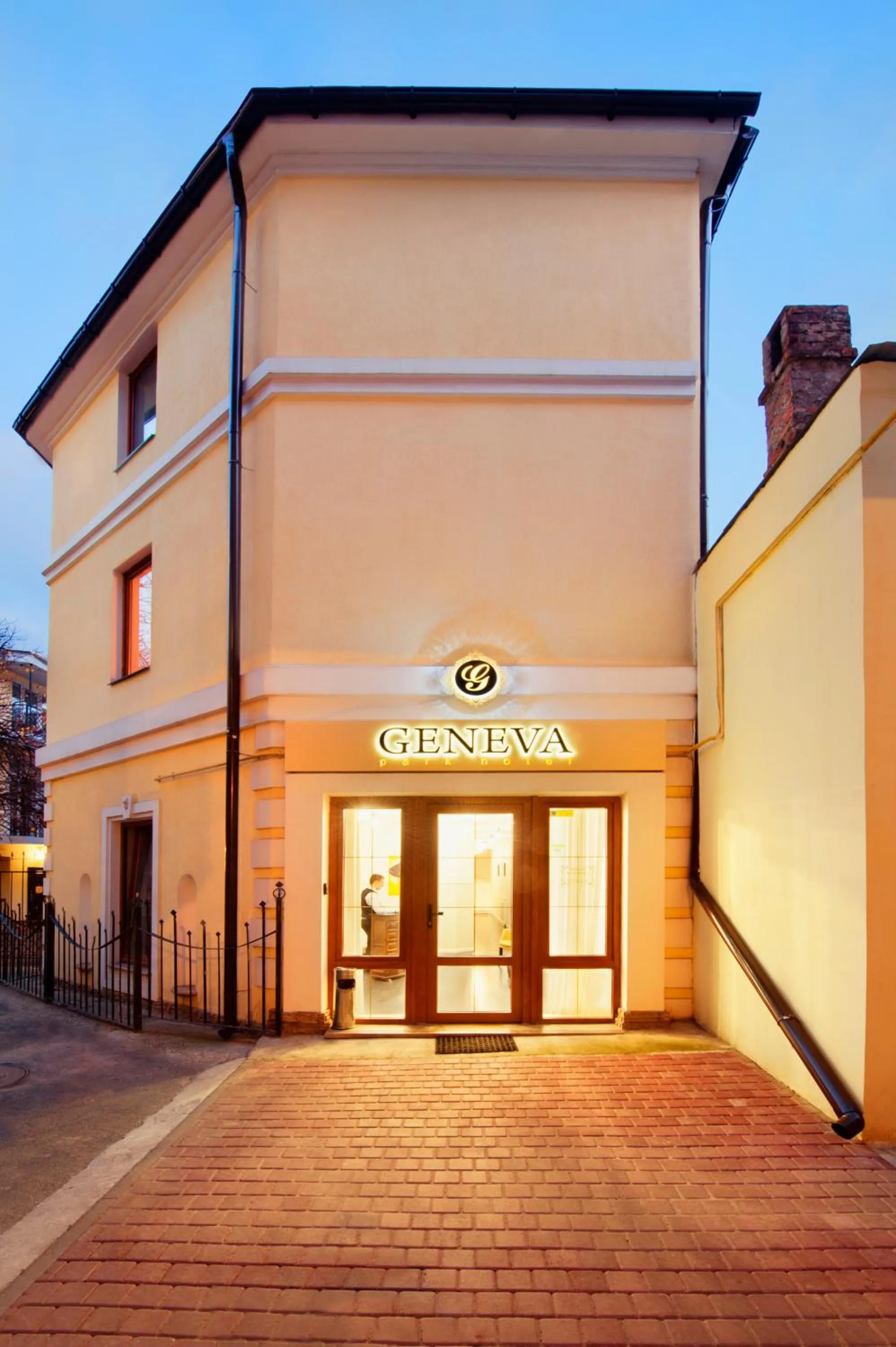 Facade/entrance in Geneva Park Hotel