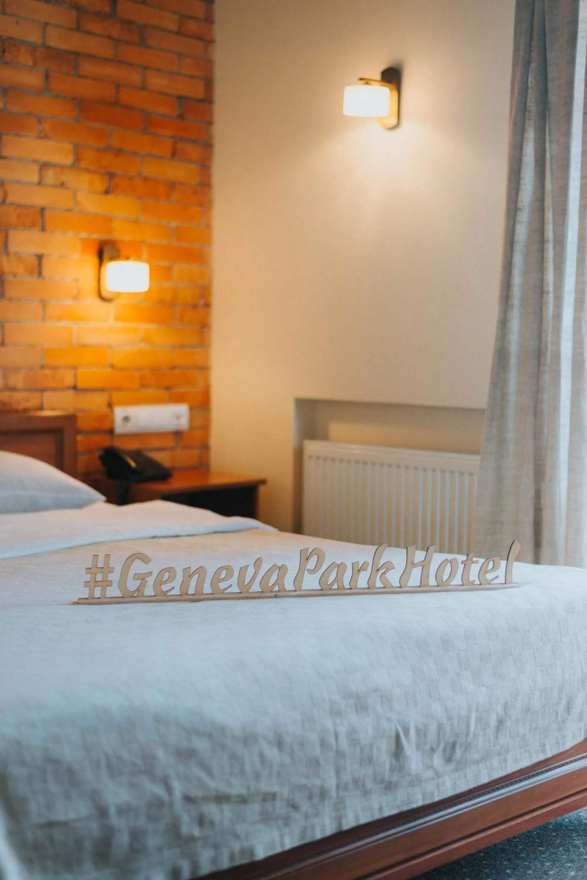 Bed in Geneva Park Hotel