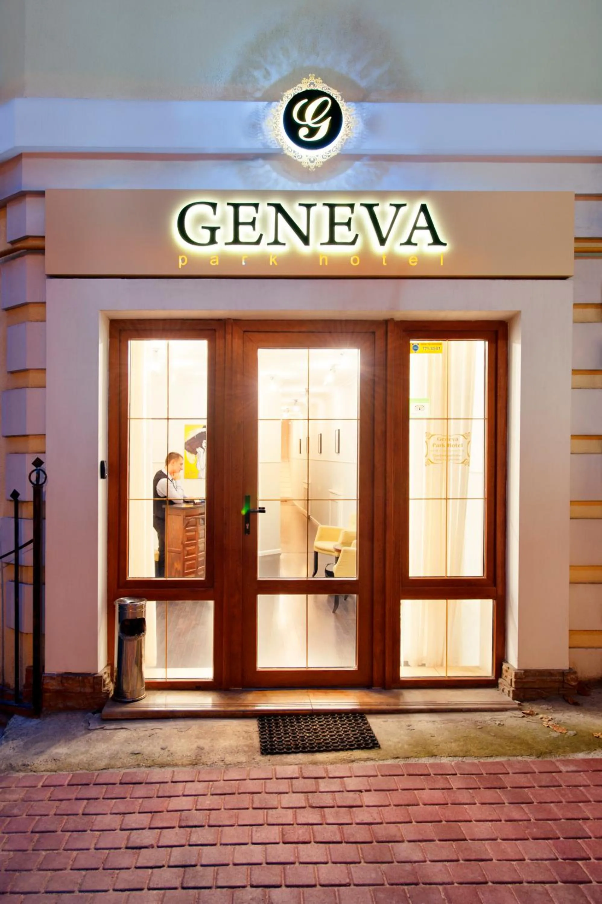 Facade/entrance in Geneva Park Hotel