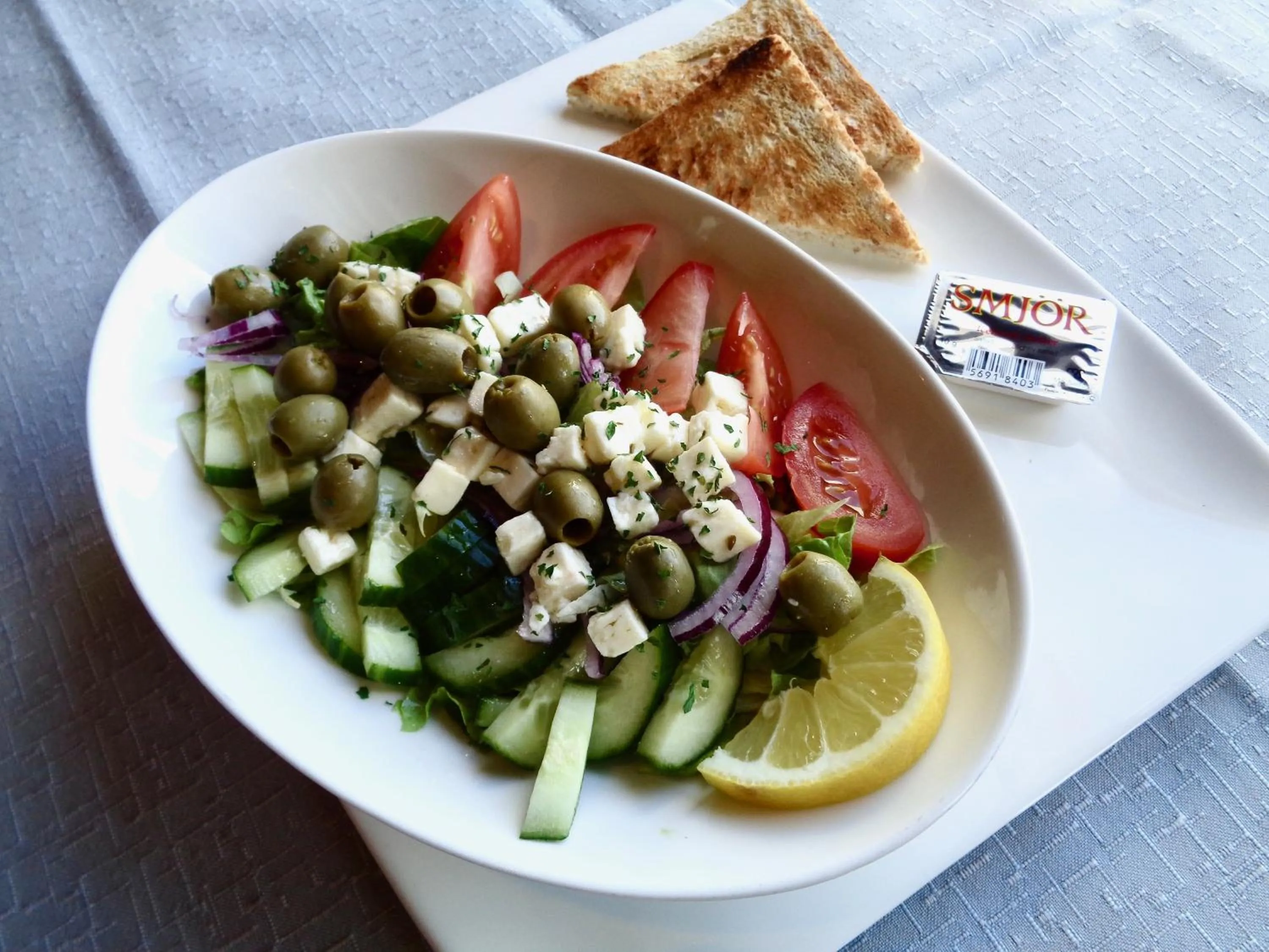 Restaurant/places to eat in Hali Country Hotel