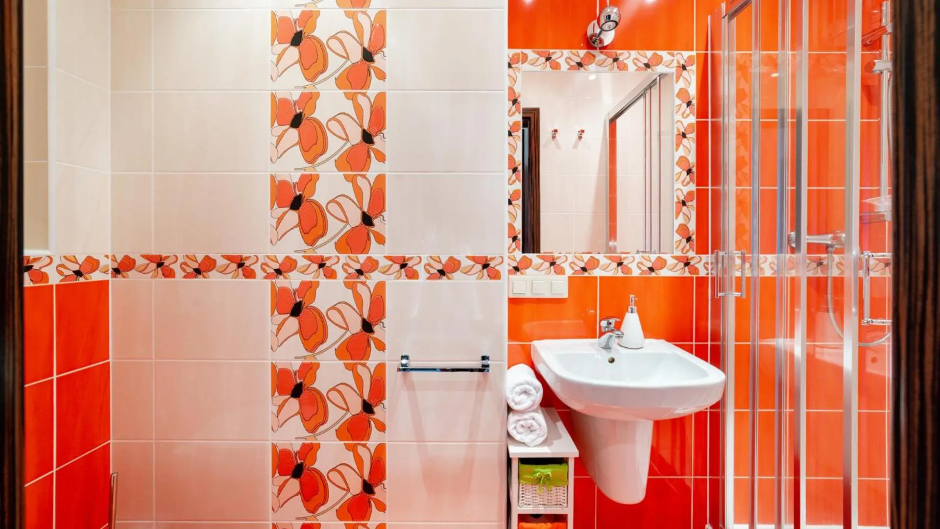 Shower in Apartamenty EverySky - Obrońców Pokoju 1D