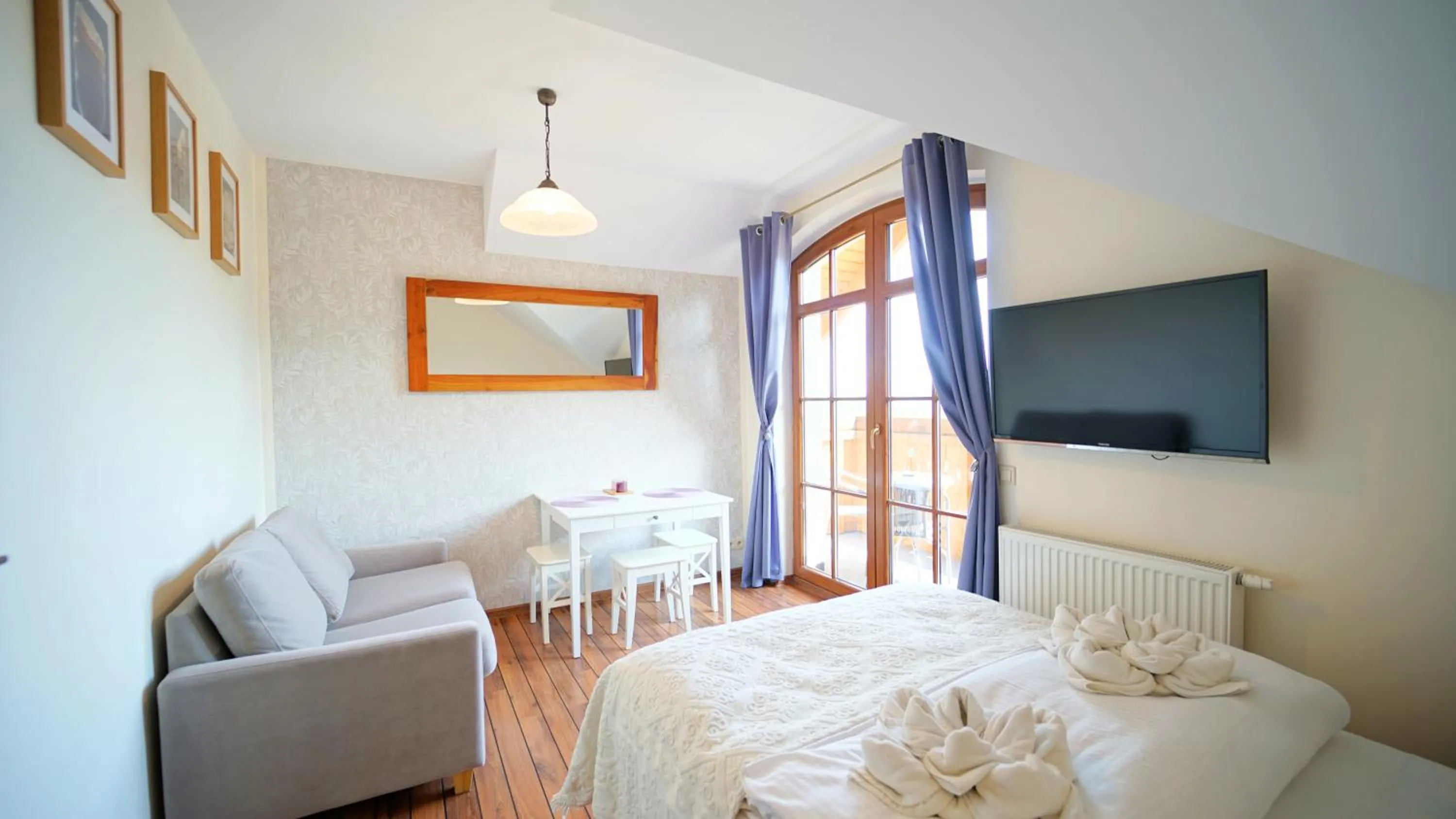 Bed in Apartamenty EverySky - Obrońców Pokoju 1D
