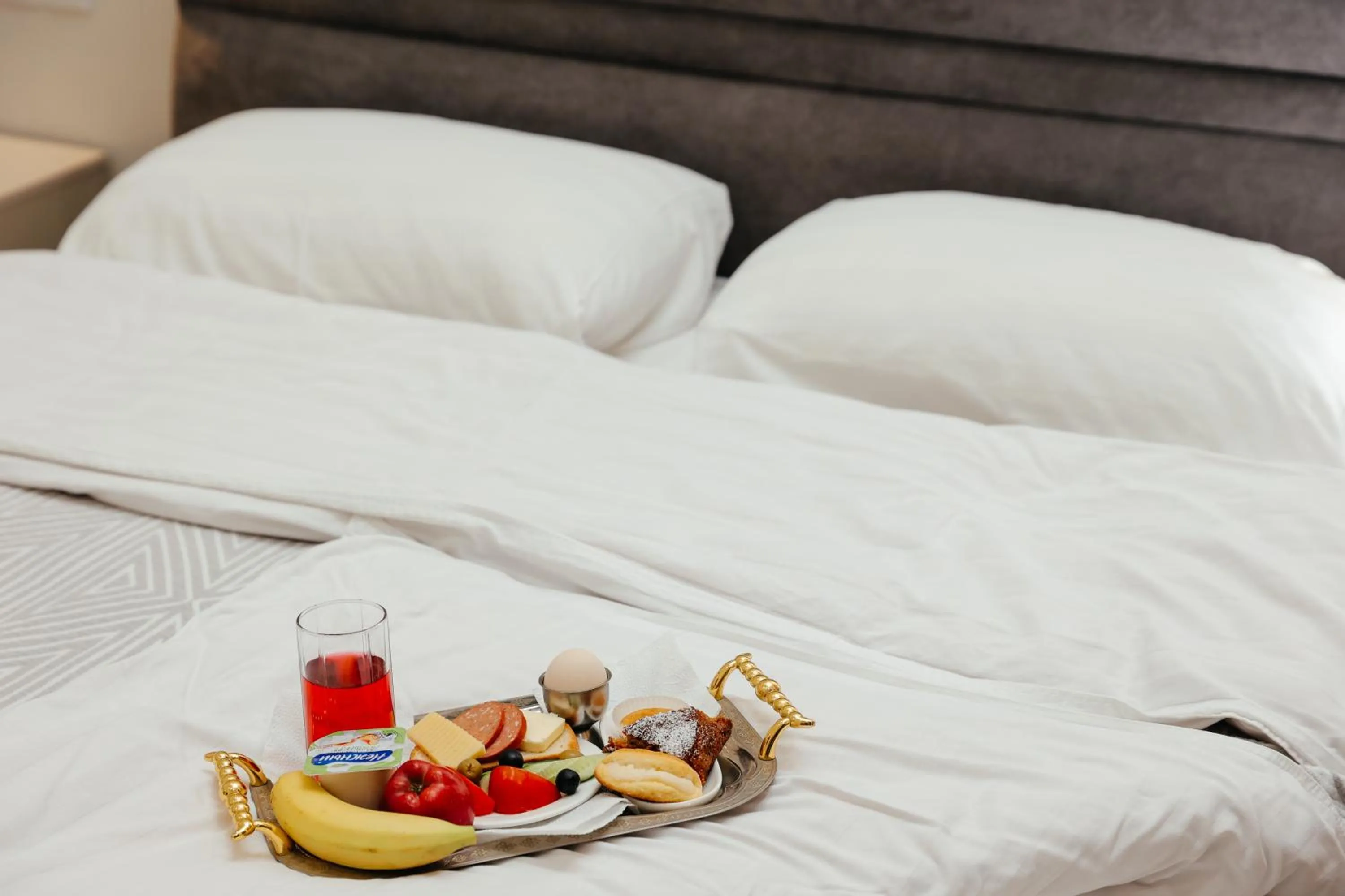 Photo of the whole room, Bed in Grand Hotel