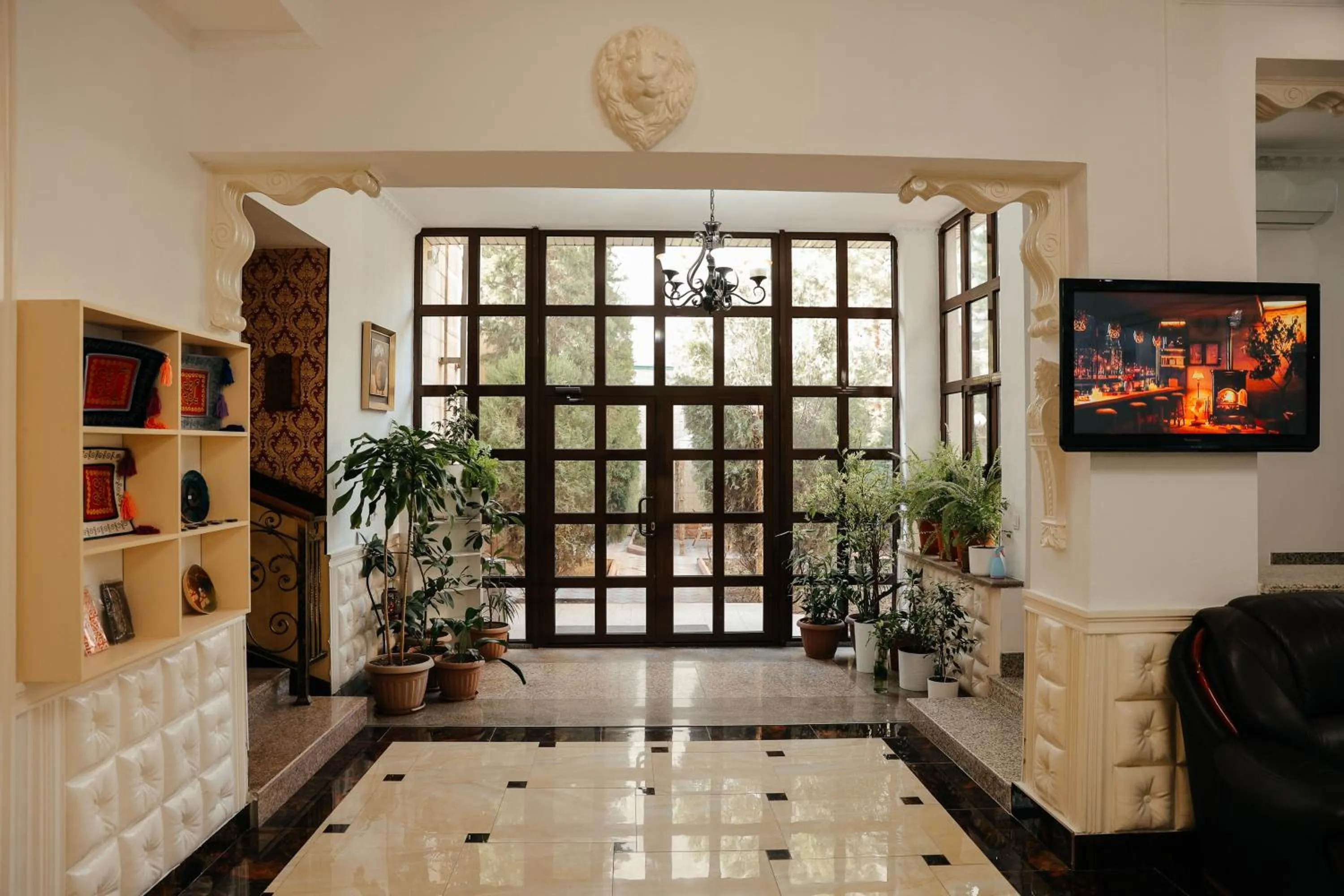 Communal lounge/ TV room in Grand Hotel