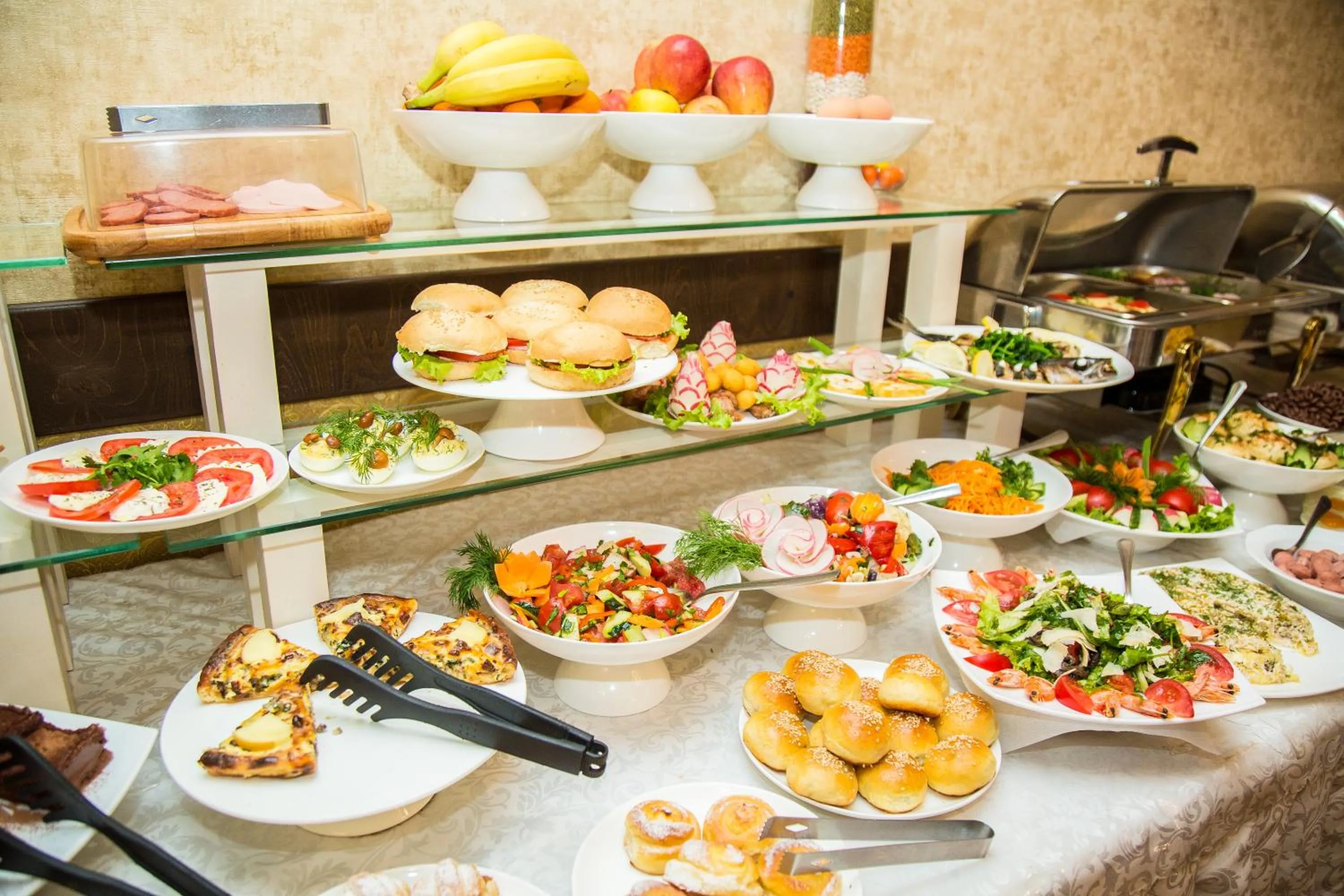 Restaurant/places to eat in Grand Hotel