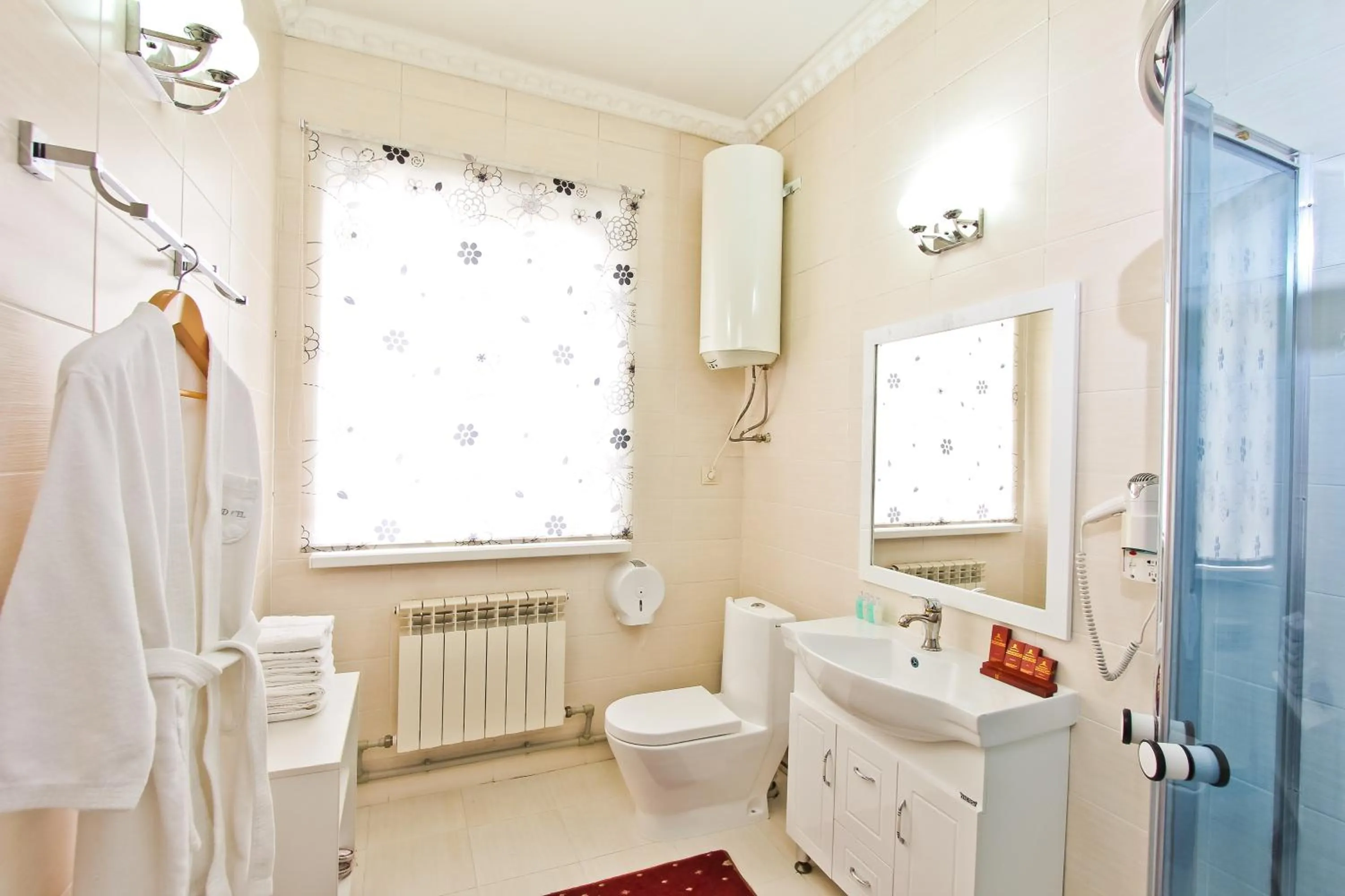 Shower in Grand Hotel