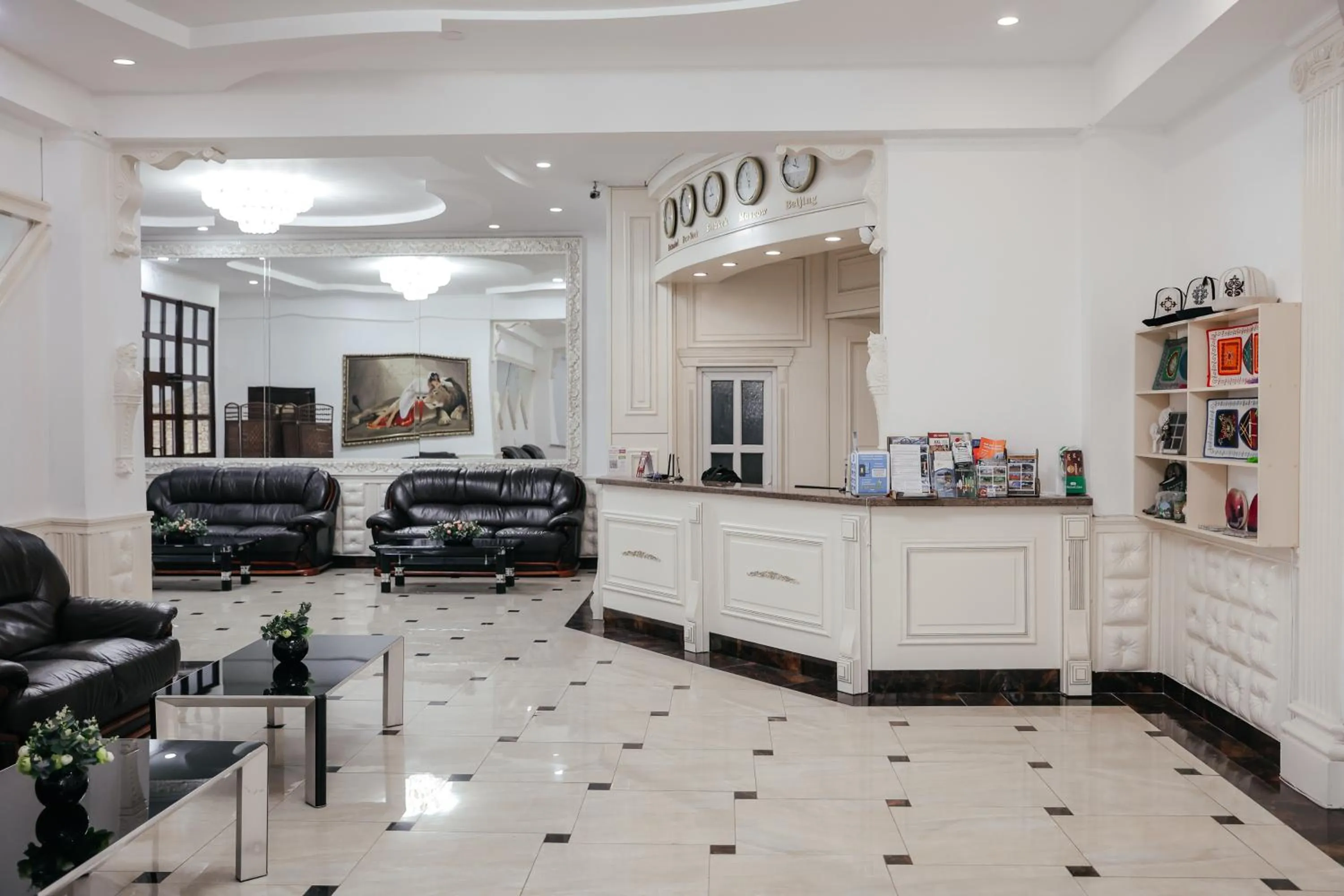 Lobby or reception, Bed in Grand Hotel