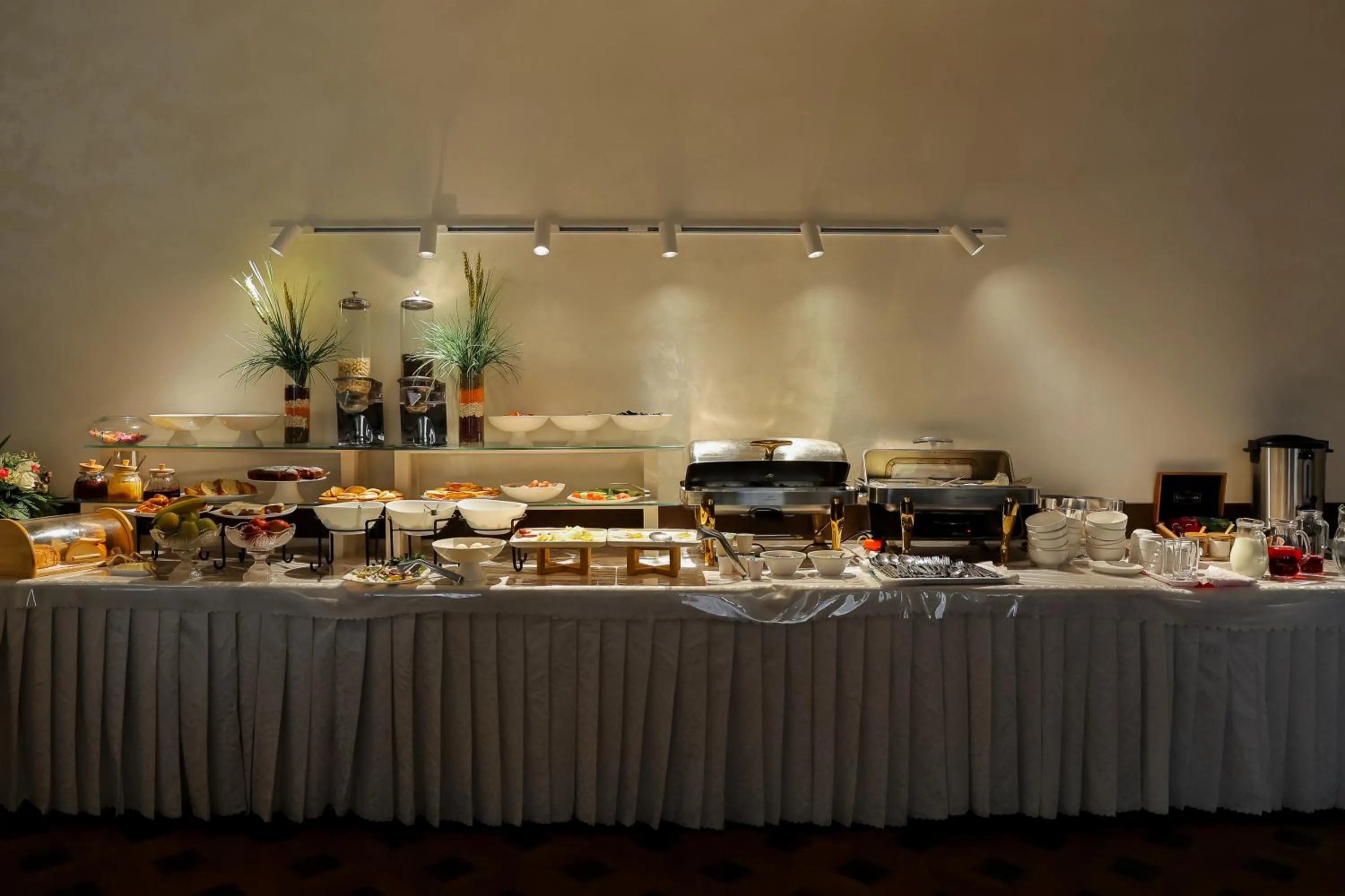 Coffee/tea facilities in Grand Hotel