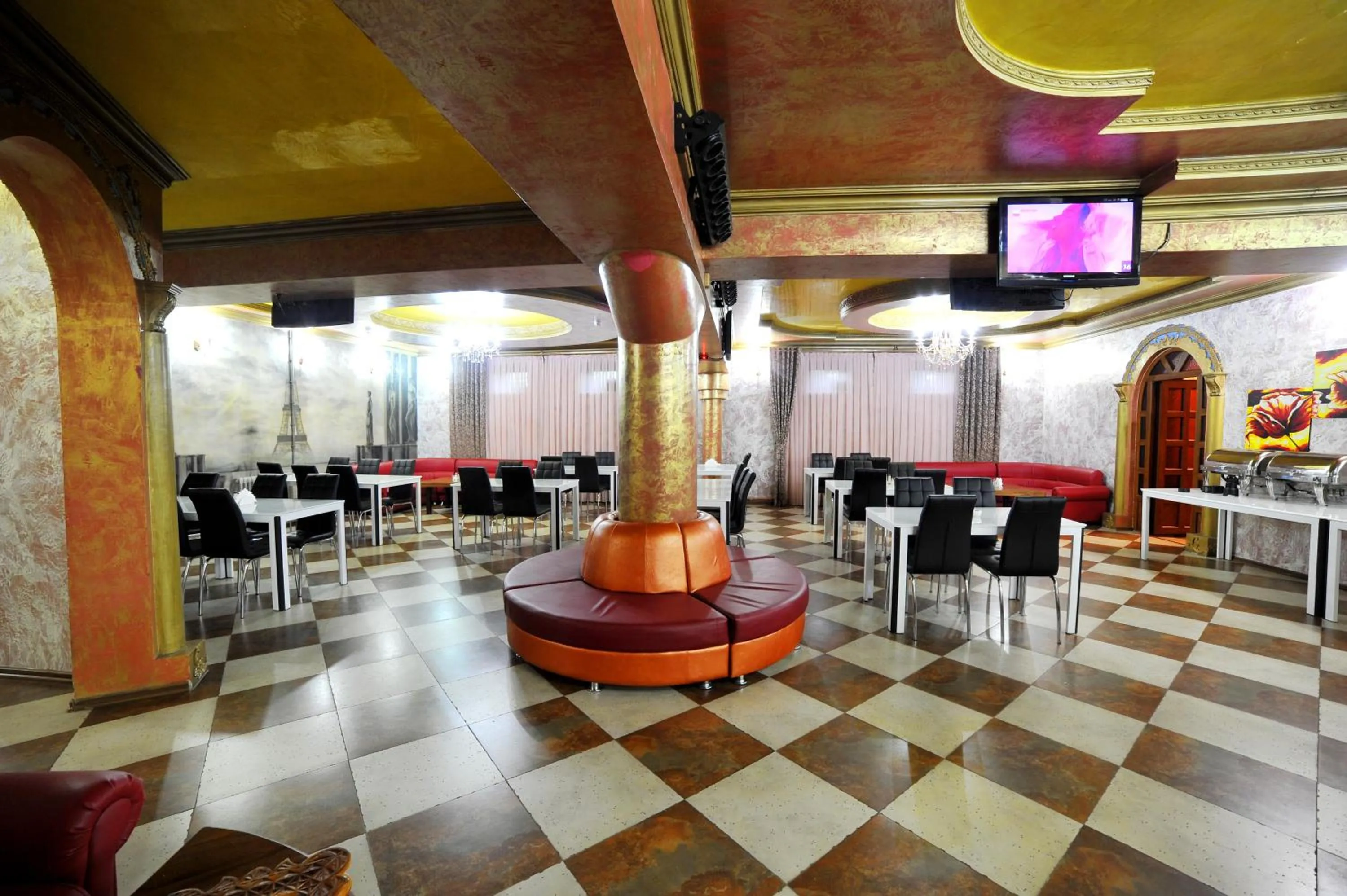 Lounge or bar in Rich Hotel