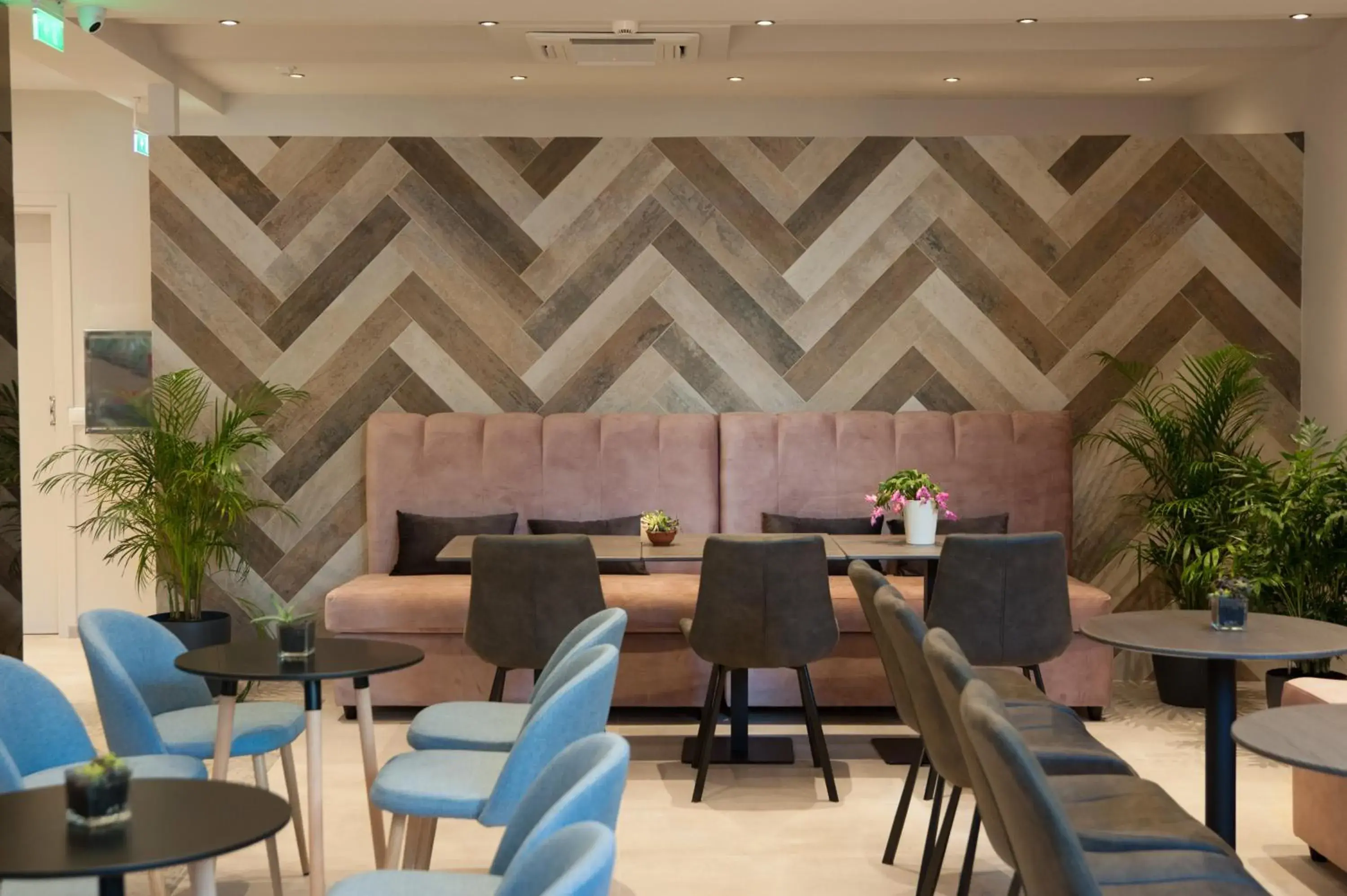 Restaurant/places to eat in Athens Platinum Rooms and Suites Restaurant/places to eat in Athens Platinum Rooms and Suites