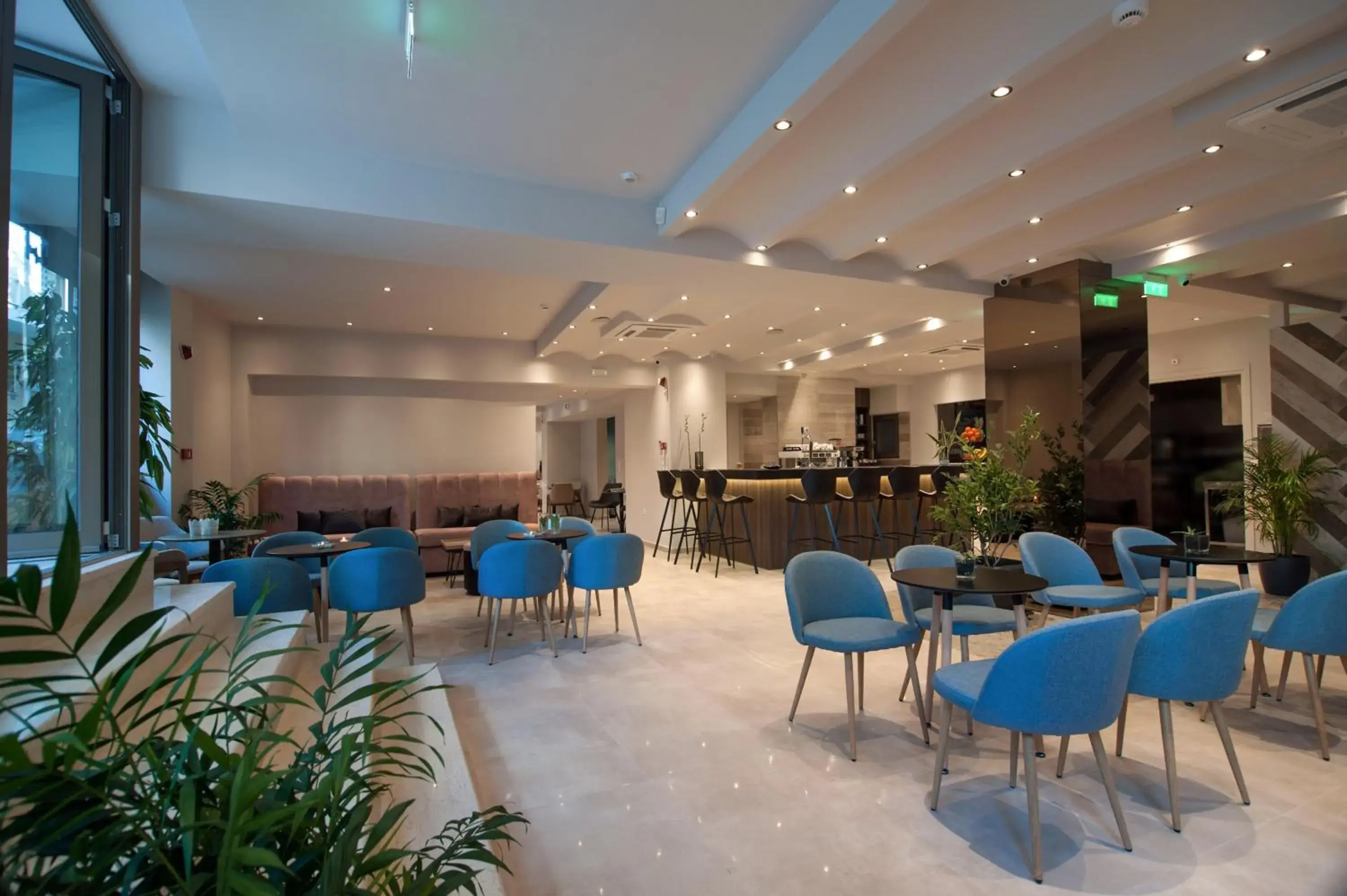 Restaurant/places to eat in Athens Platinum Rooms and Suites Restaurant/places to eat in Athens Platinum Rooms and Suites