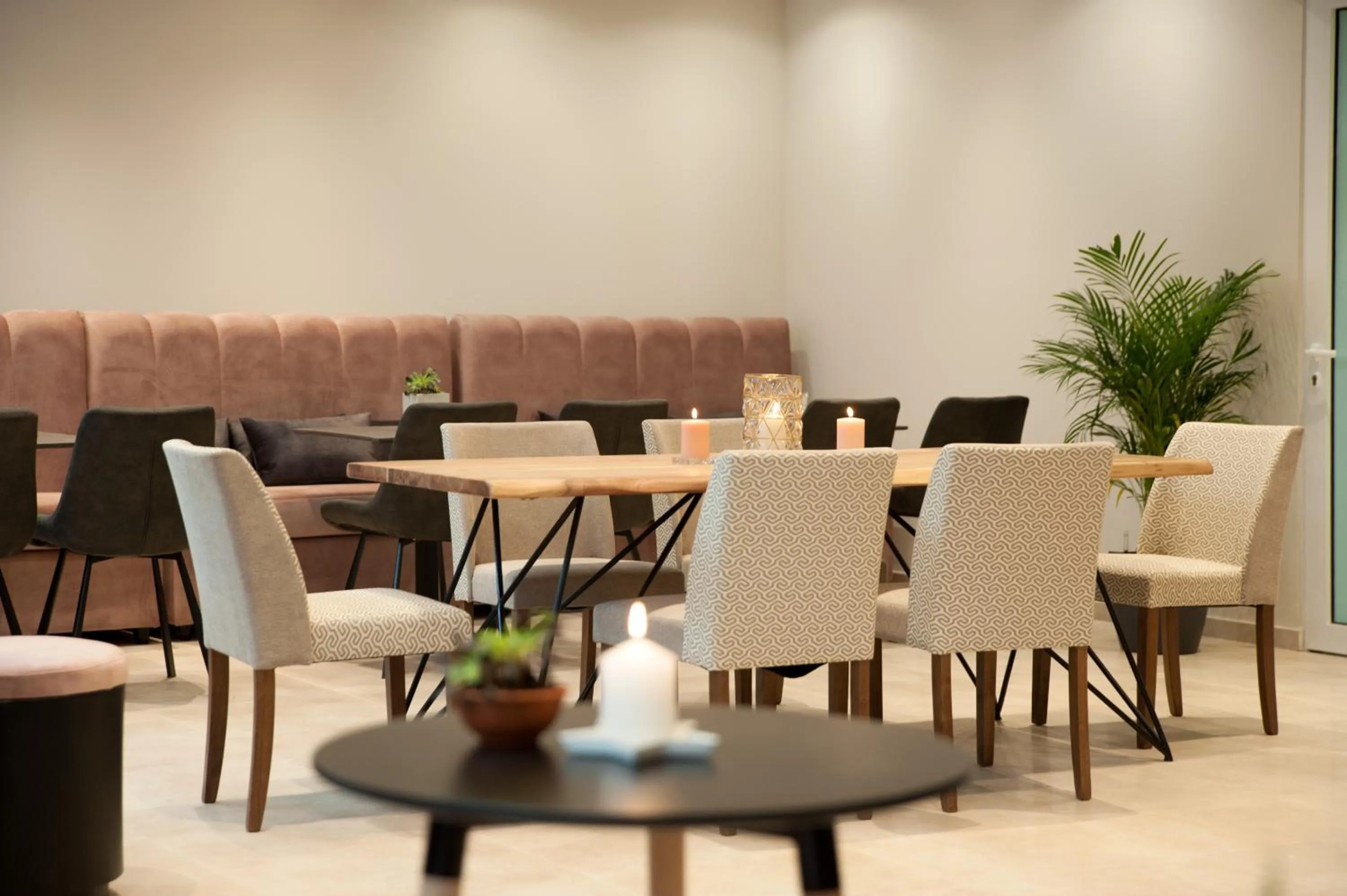 Restaurant/places to eat in Athens Platinum Rooms and Suites