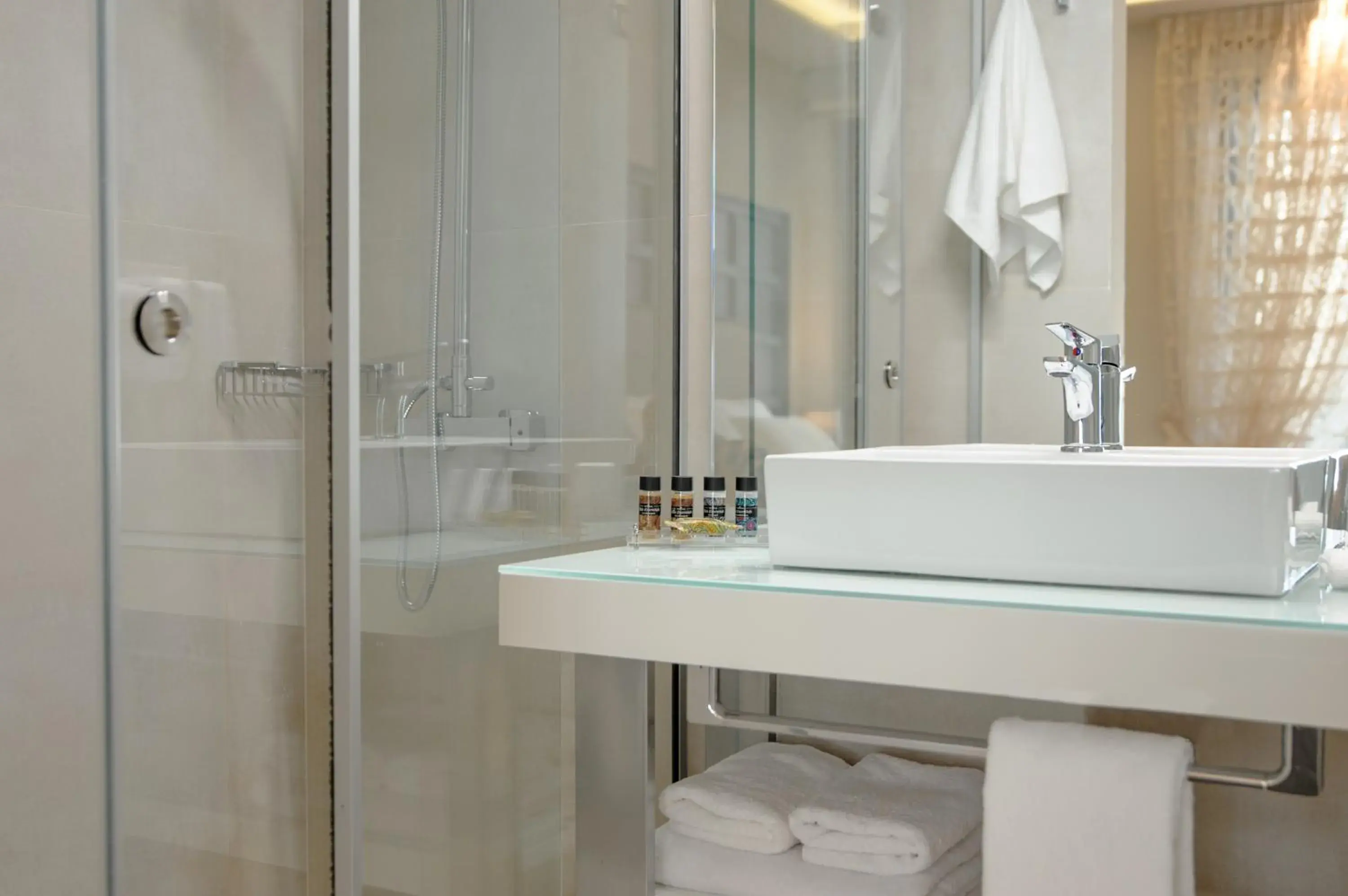 Superior Double Room in Athens Platinum Rooms and Suites Superior Double Room in Athens Platinum Rooms and Suites