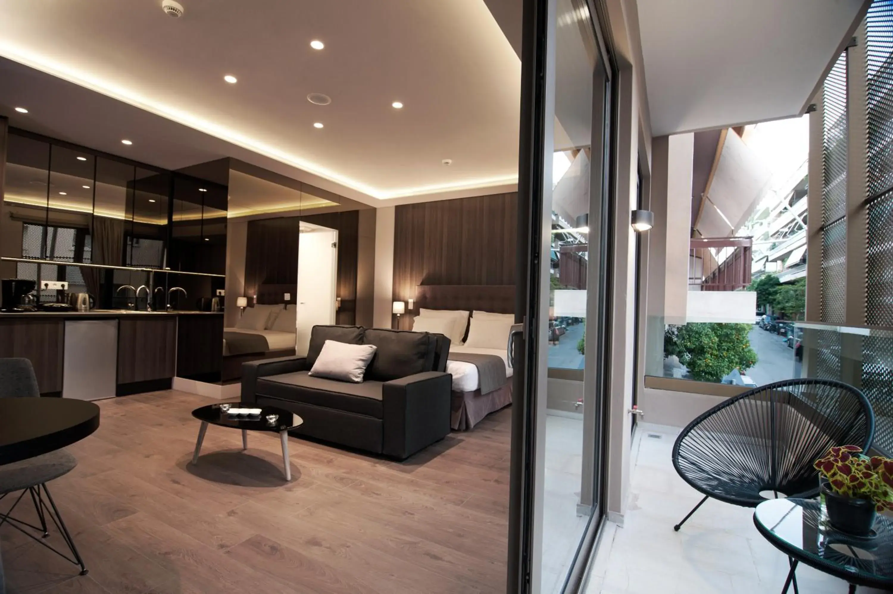 Luxury Double Room with Balcony in Athens Platinum Rooms and Suites Luxury Double Room with Balcony in Athens Platinum Rooms and Suites