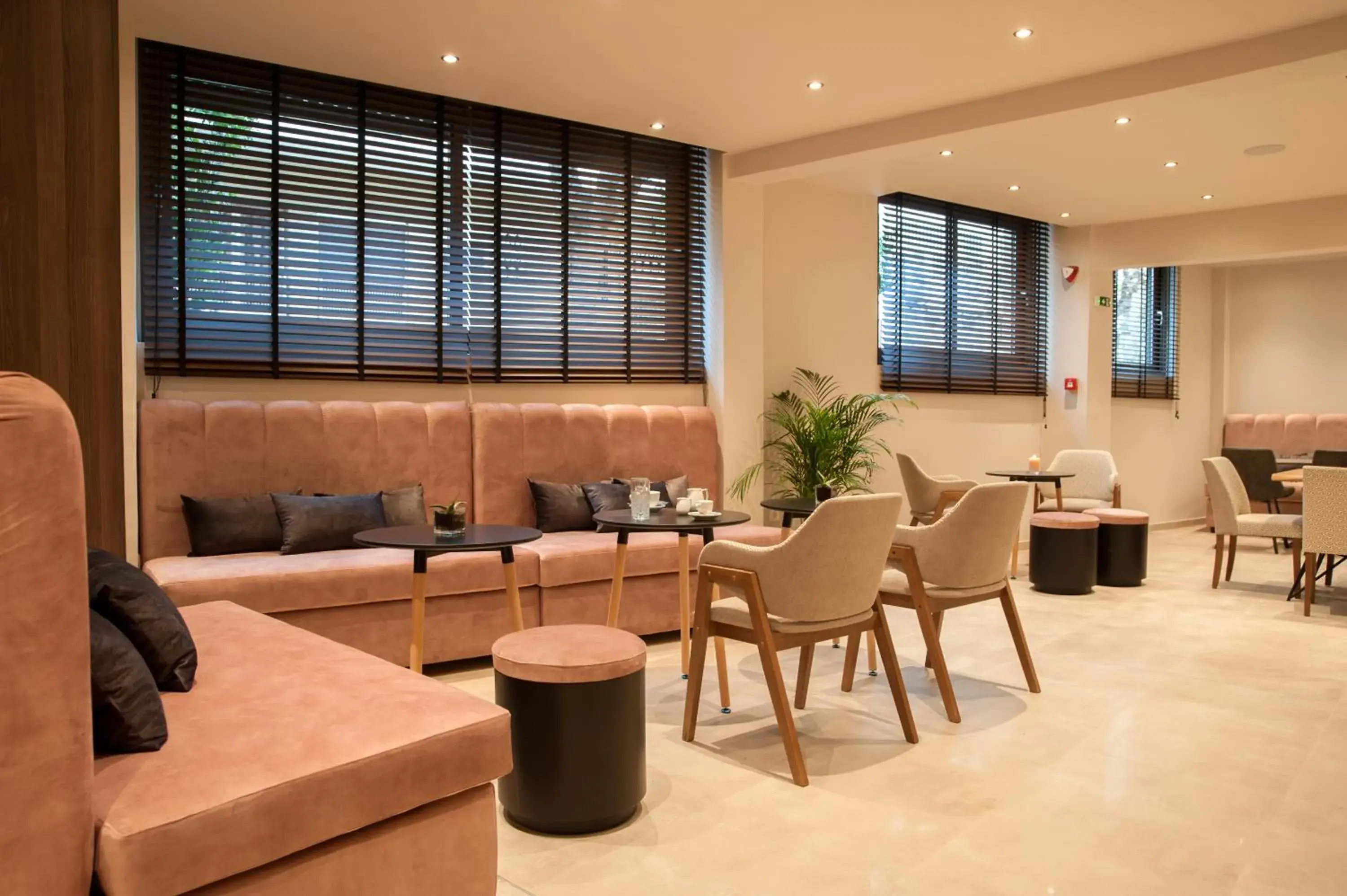 Restaurant/places to eat in Athens Platinum Rooms and Suites Restaurant/places to eat in Athens Platinum Rooms and Suites