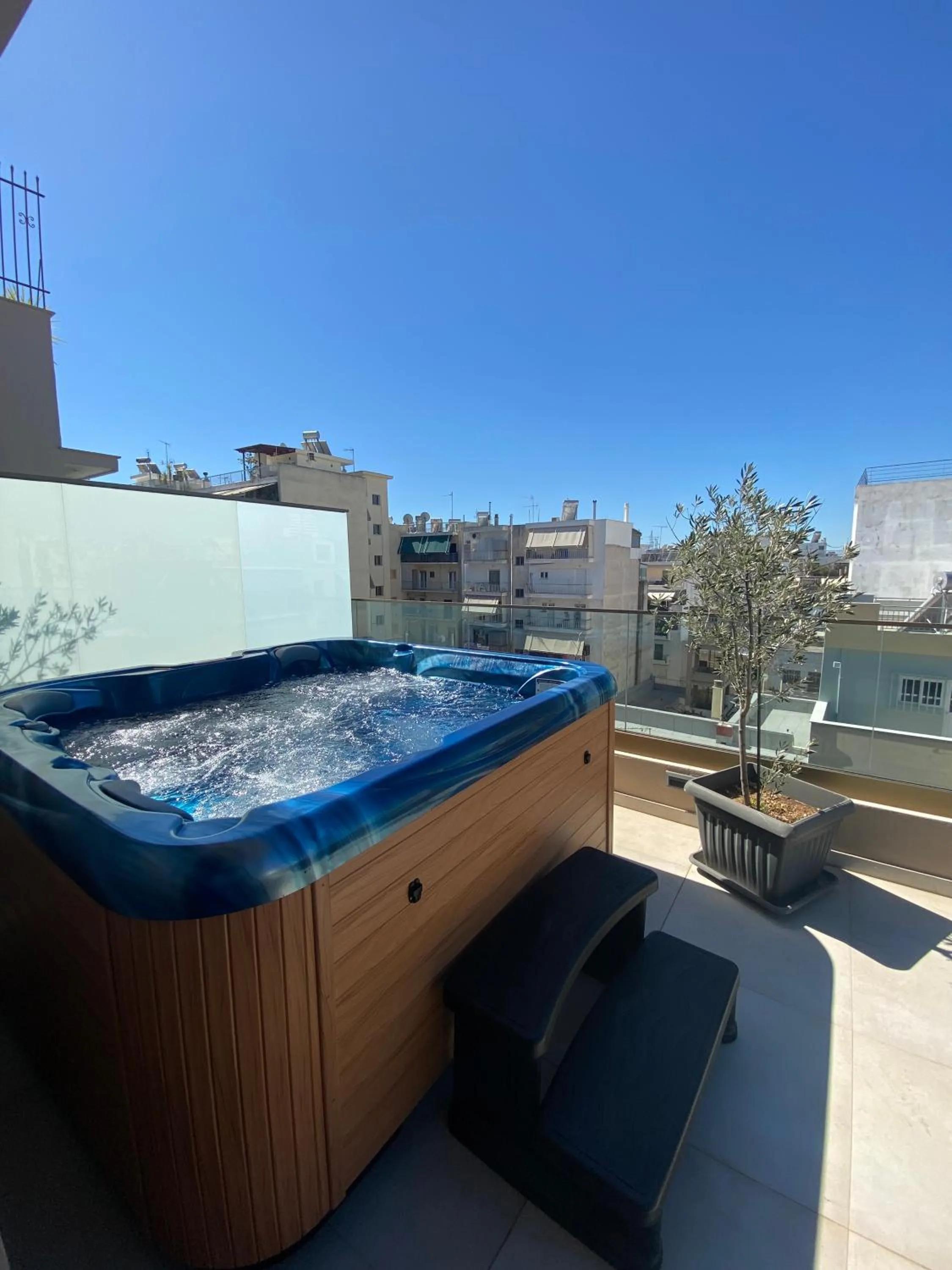Hot Tub in Athens Platinum Rooms and Suites