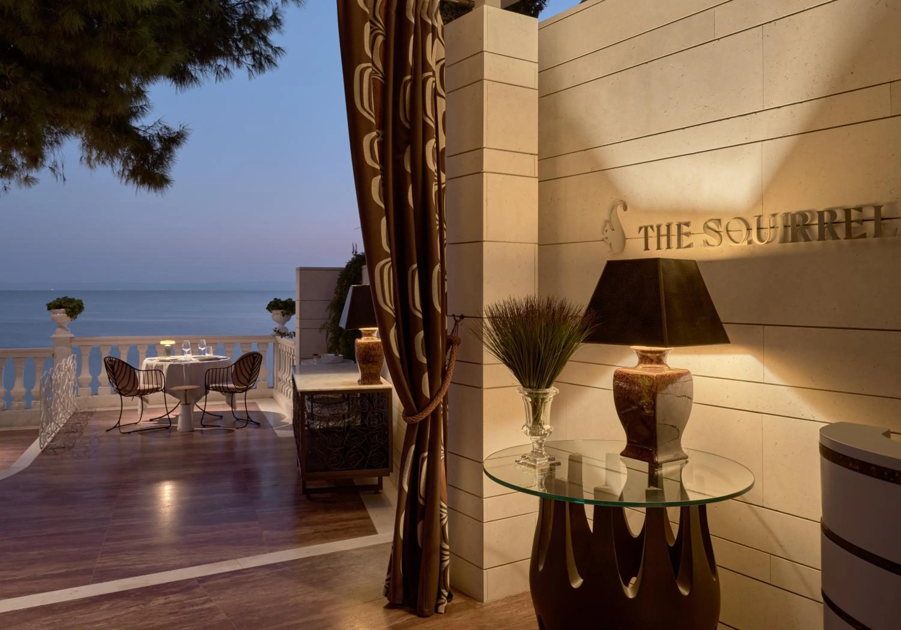 Restaurant/places to eat in The Danai