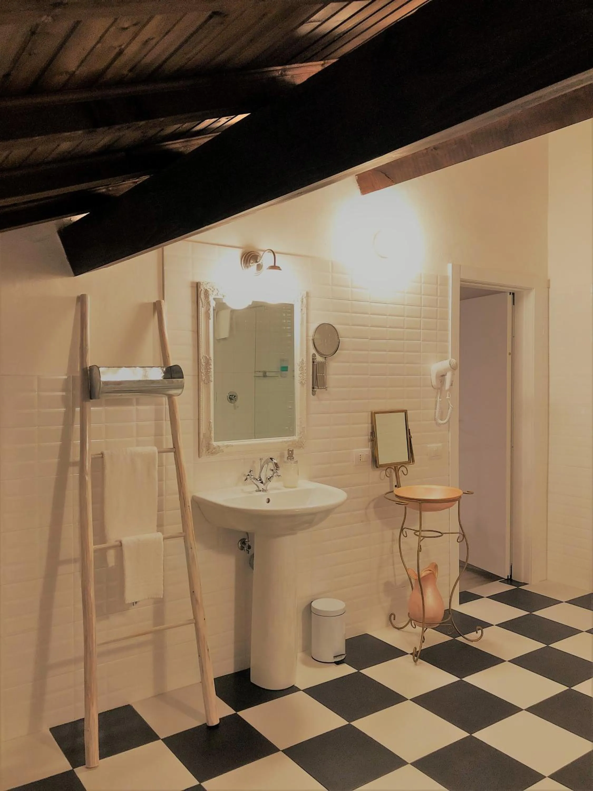 Bathroom in Il Contado -room and breakfast-