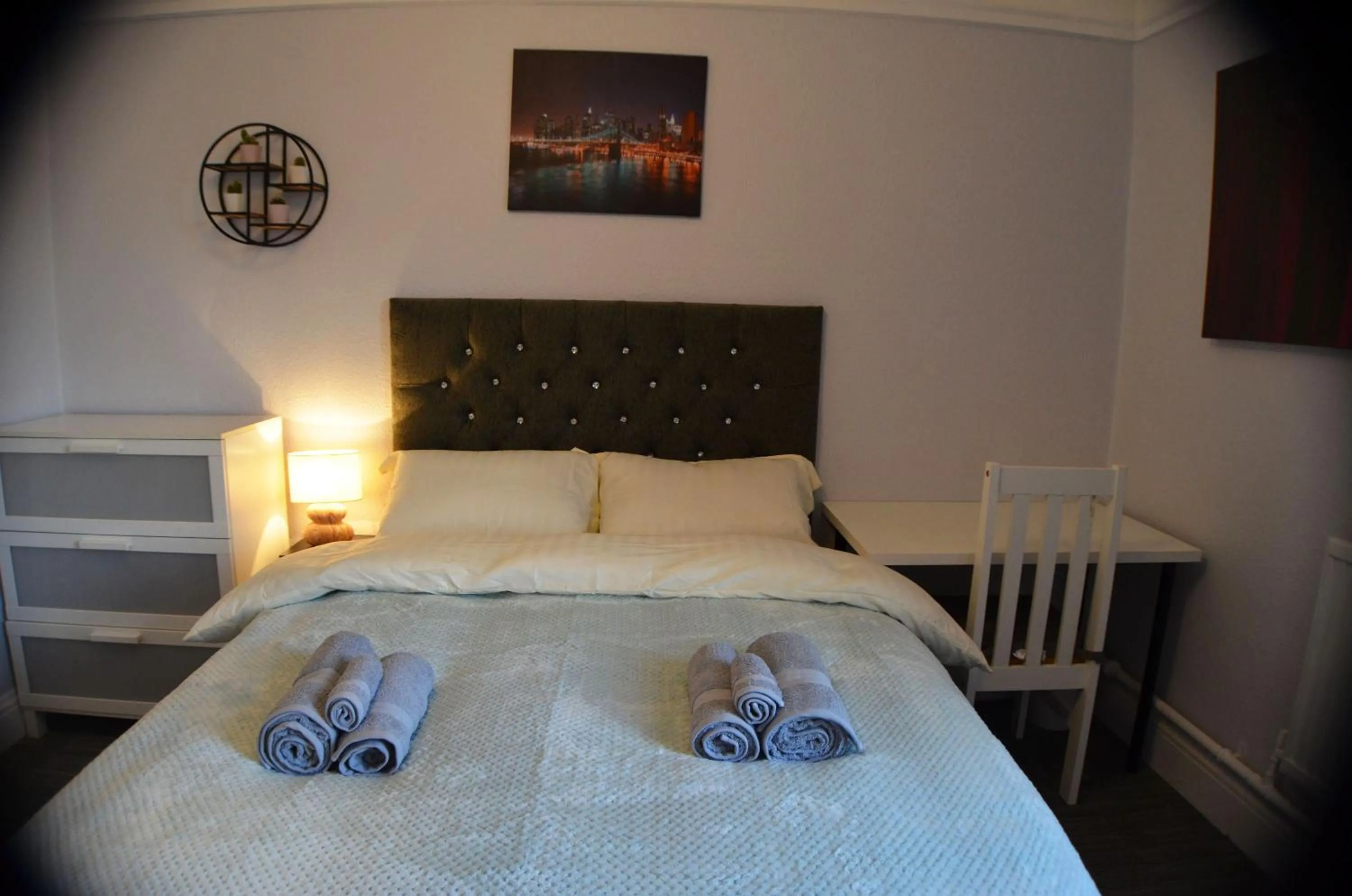 Bedroom, Bed in Gorton Mount Hotel Manchester