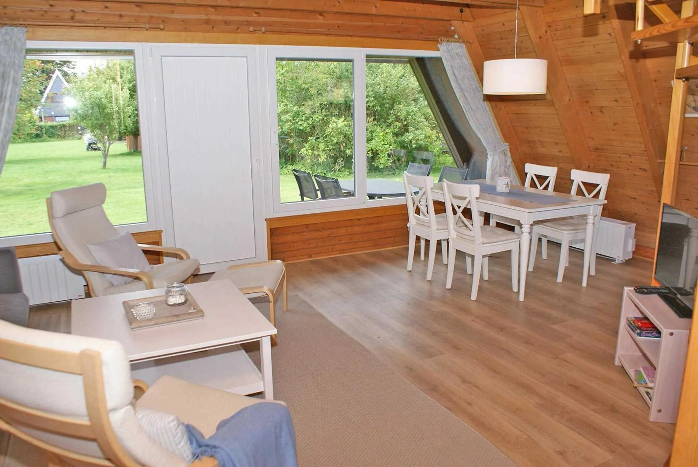 Zeltdachhaus mit W_LAN in Strandna