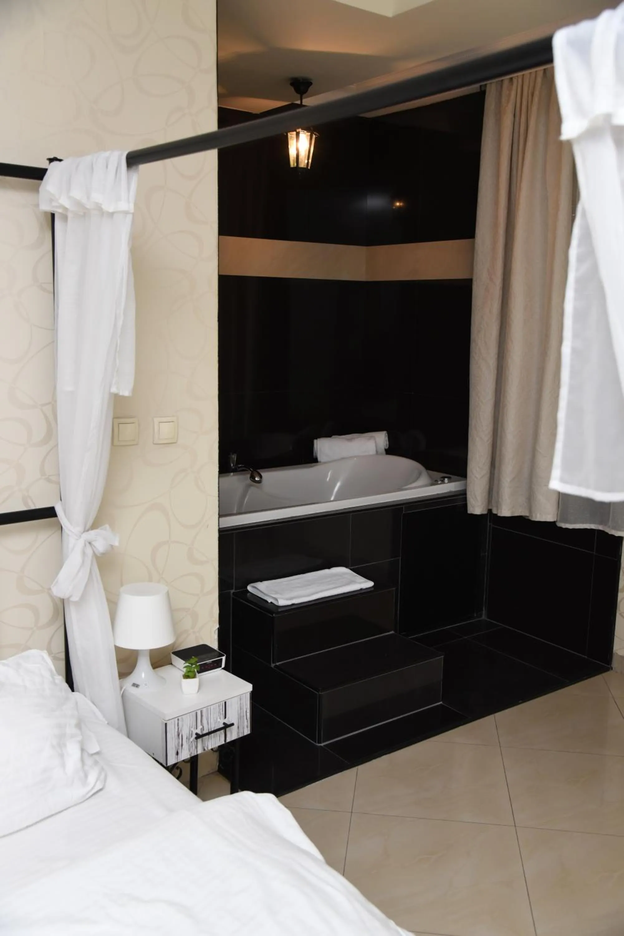 Bath, Bed in Garni Hotel Dash