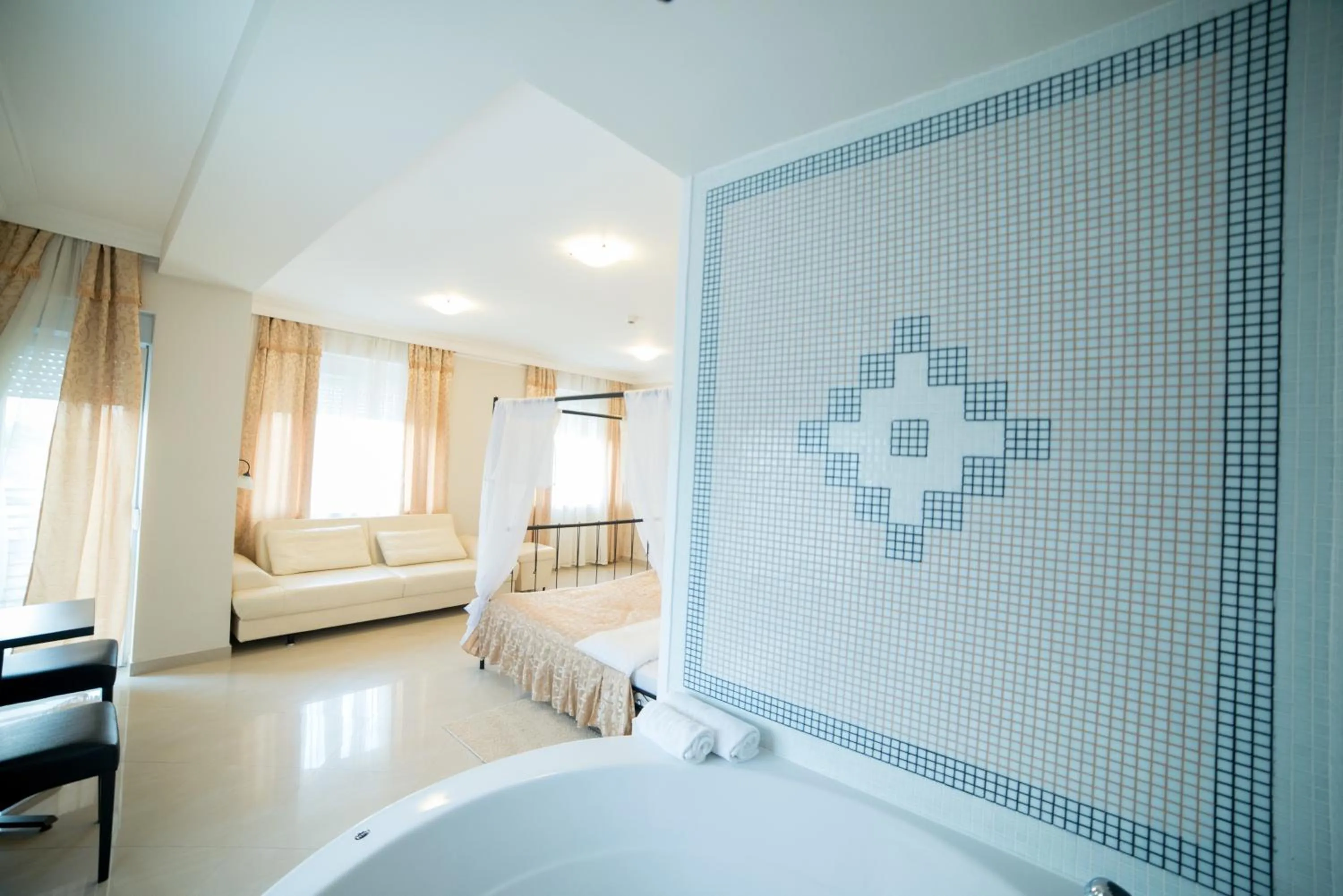 Shower, Bed in Garni Hotel Dash