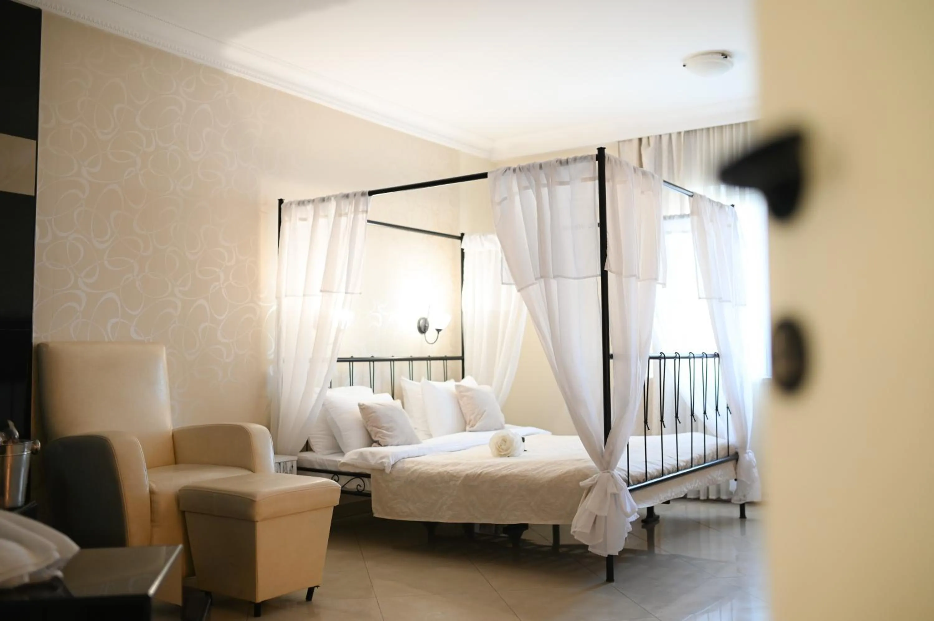 Bed in Garni Hotel Dash